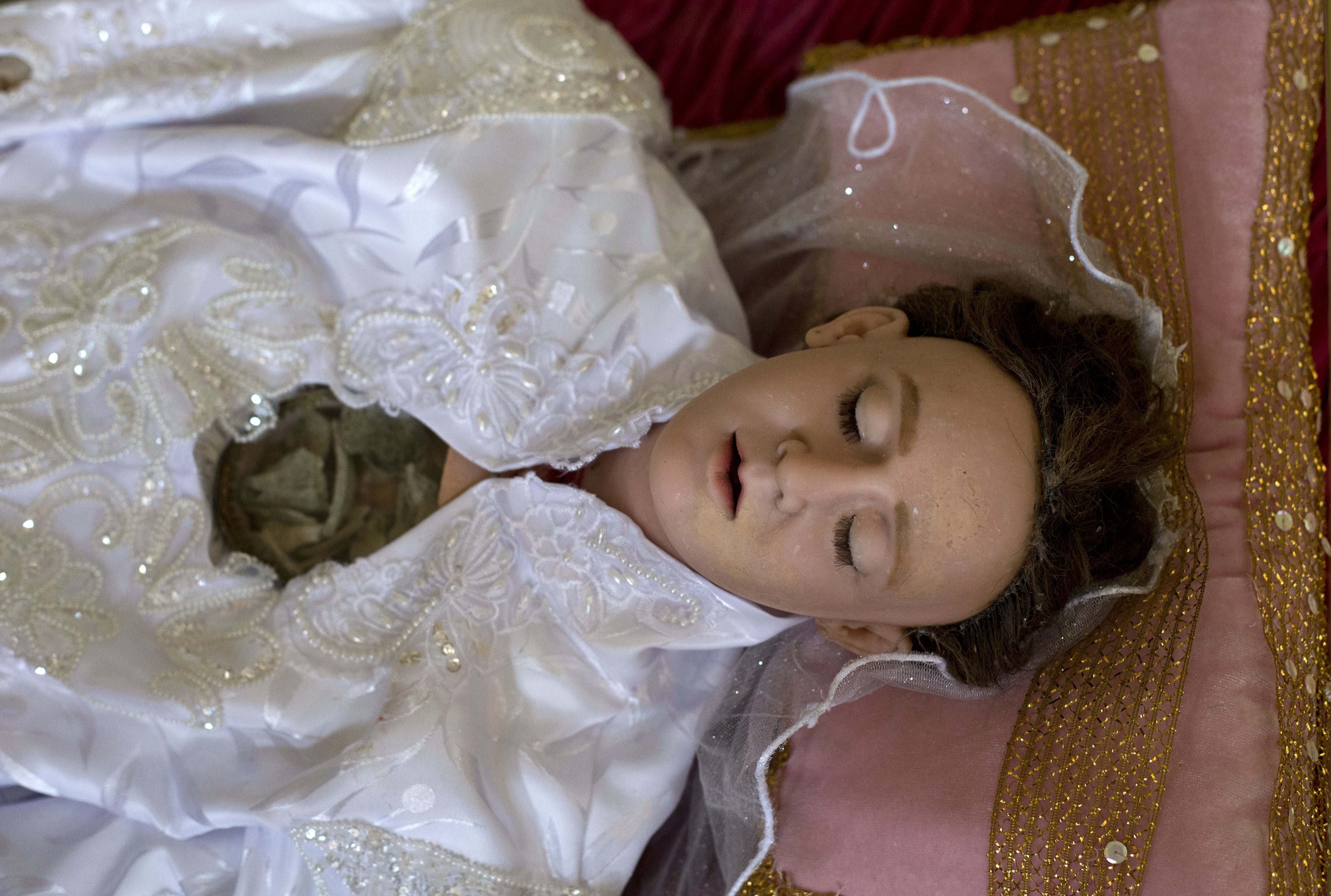 Digital X-rays give look inside holy reliquaries in Mexico