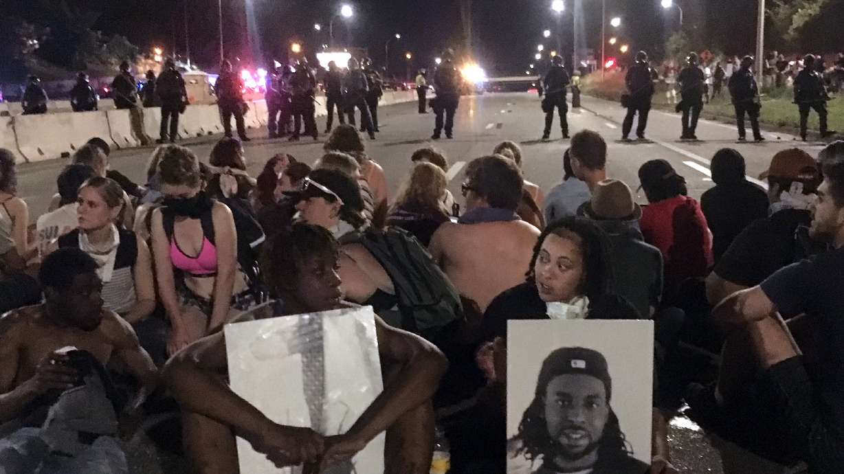 Protesters shut down Interstate 94 near downtown St. Paul