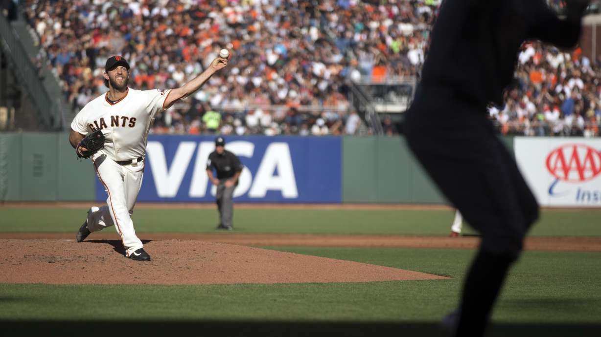 Giants' Bumgarner loses no-hitter after 7 1/3 innings