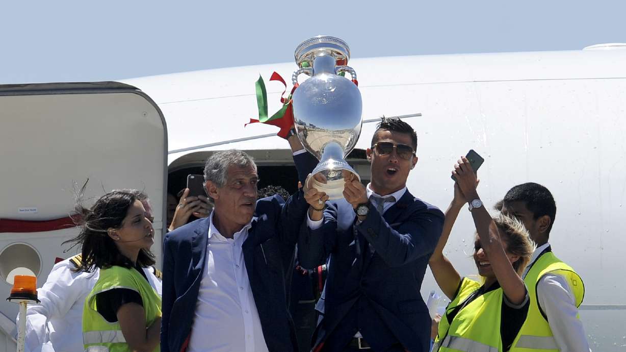 Thousands turn out to welcome home champions Portugal