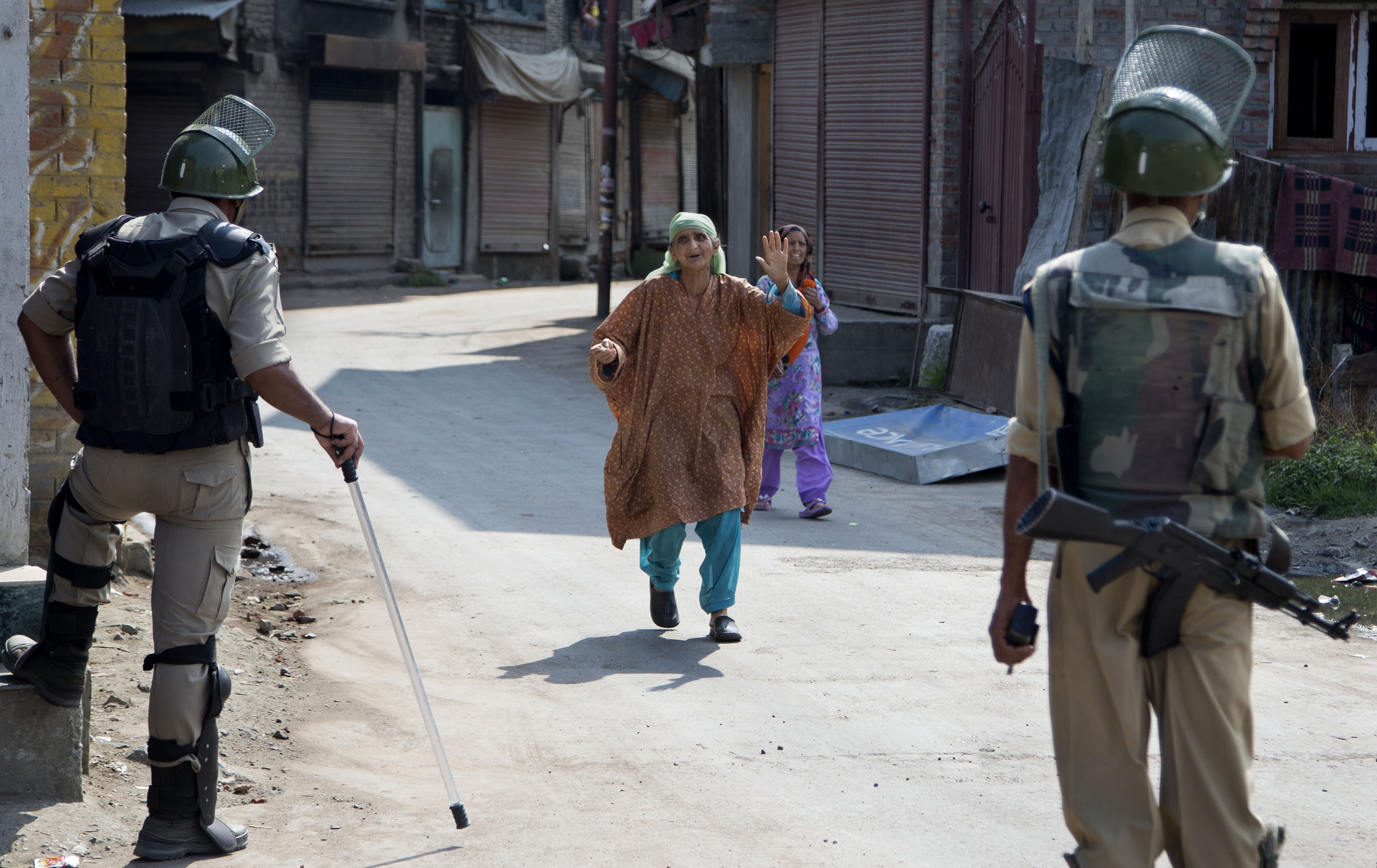 India PM calls emergency meeting as Kashmir death toll rises