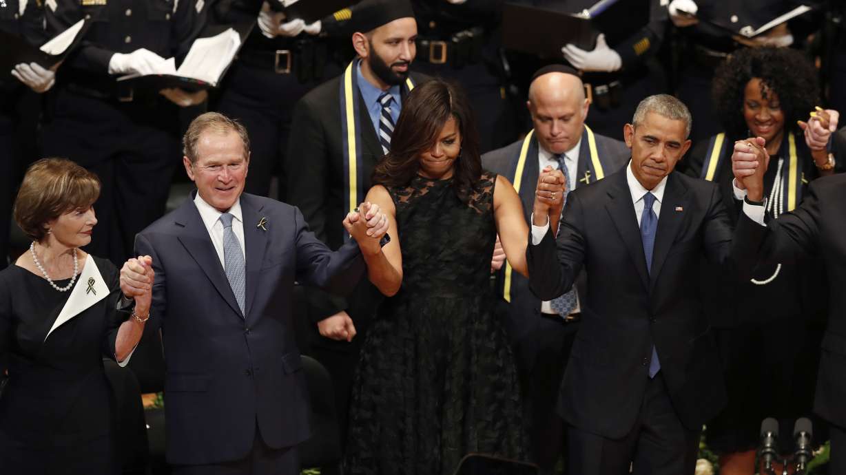Bush's awkward swaying in Dallas draws social media reaction