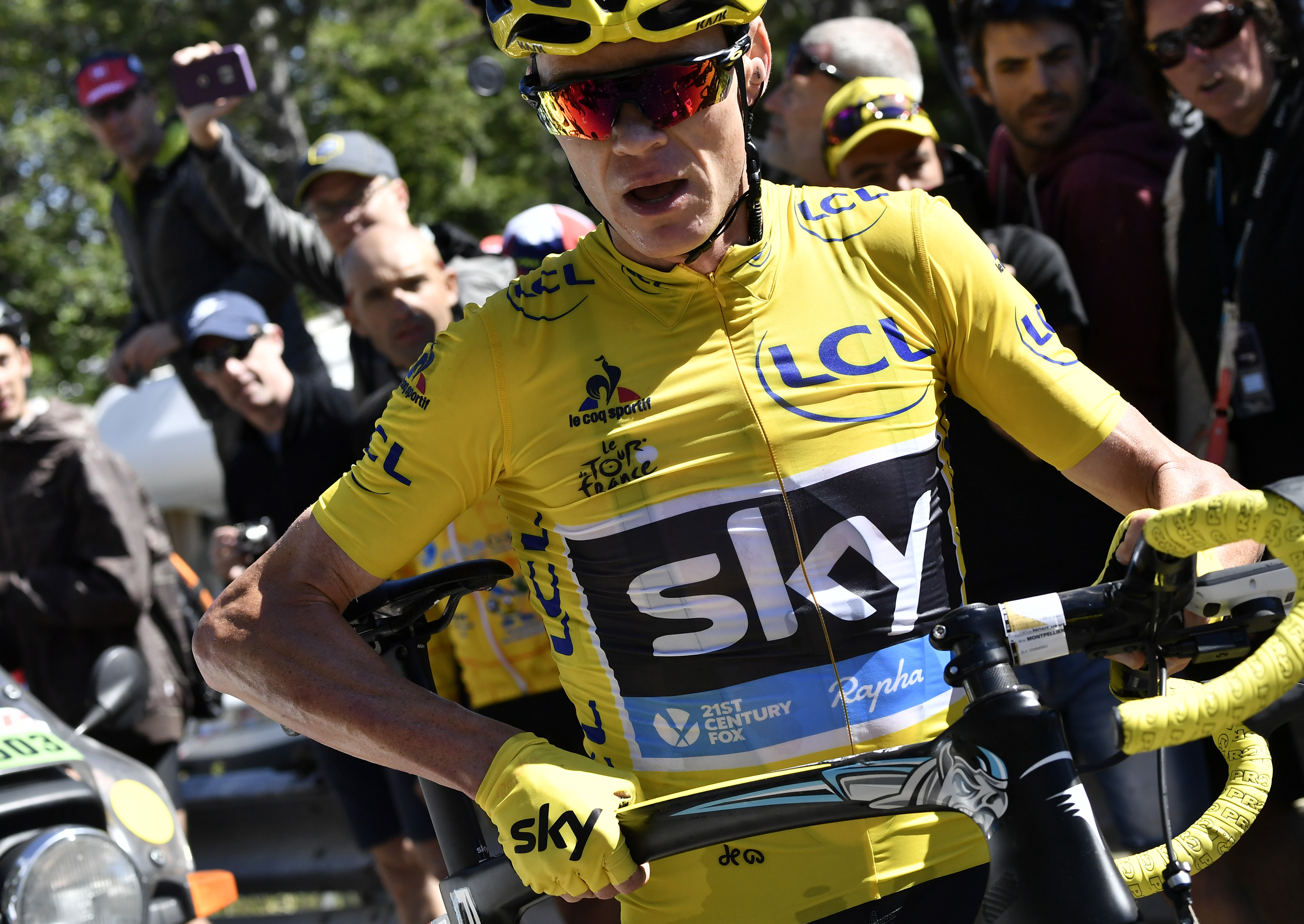 Froome stamps authority on day of mourning at Tour de France