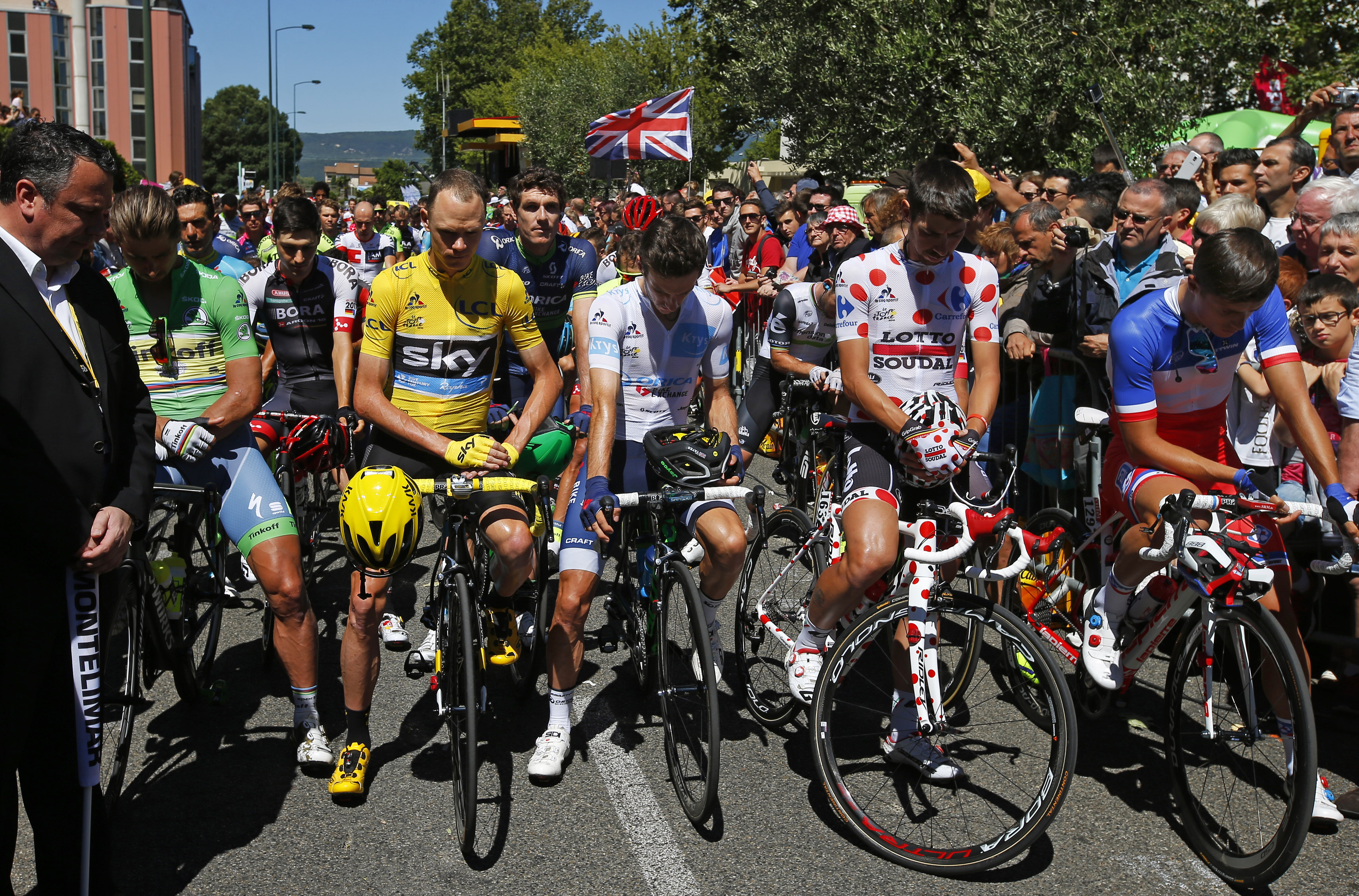 Kittel swerves out of the way and Cavendish gets win No. 4