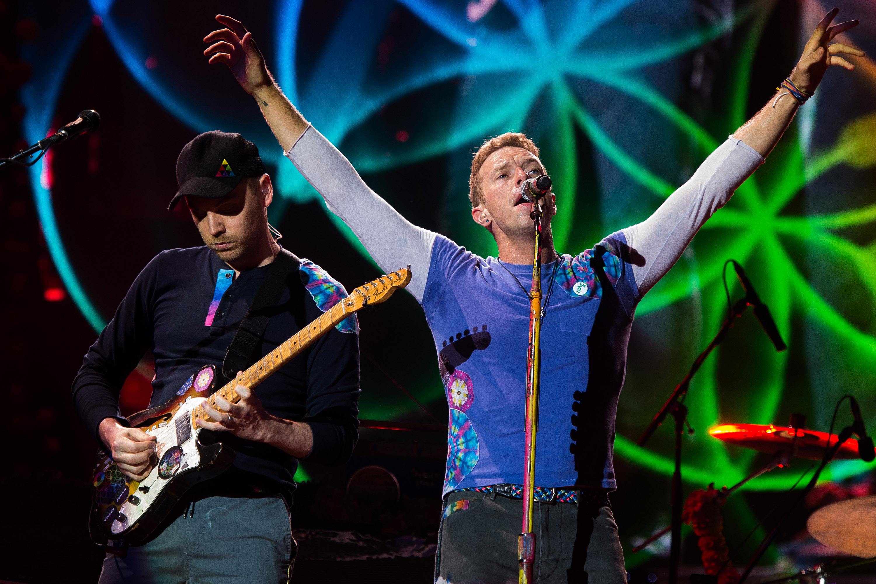Coldplay kicks off stadium tour with colorful show