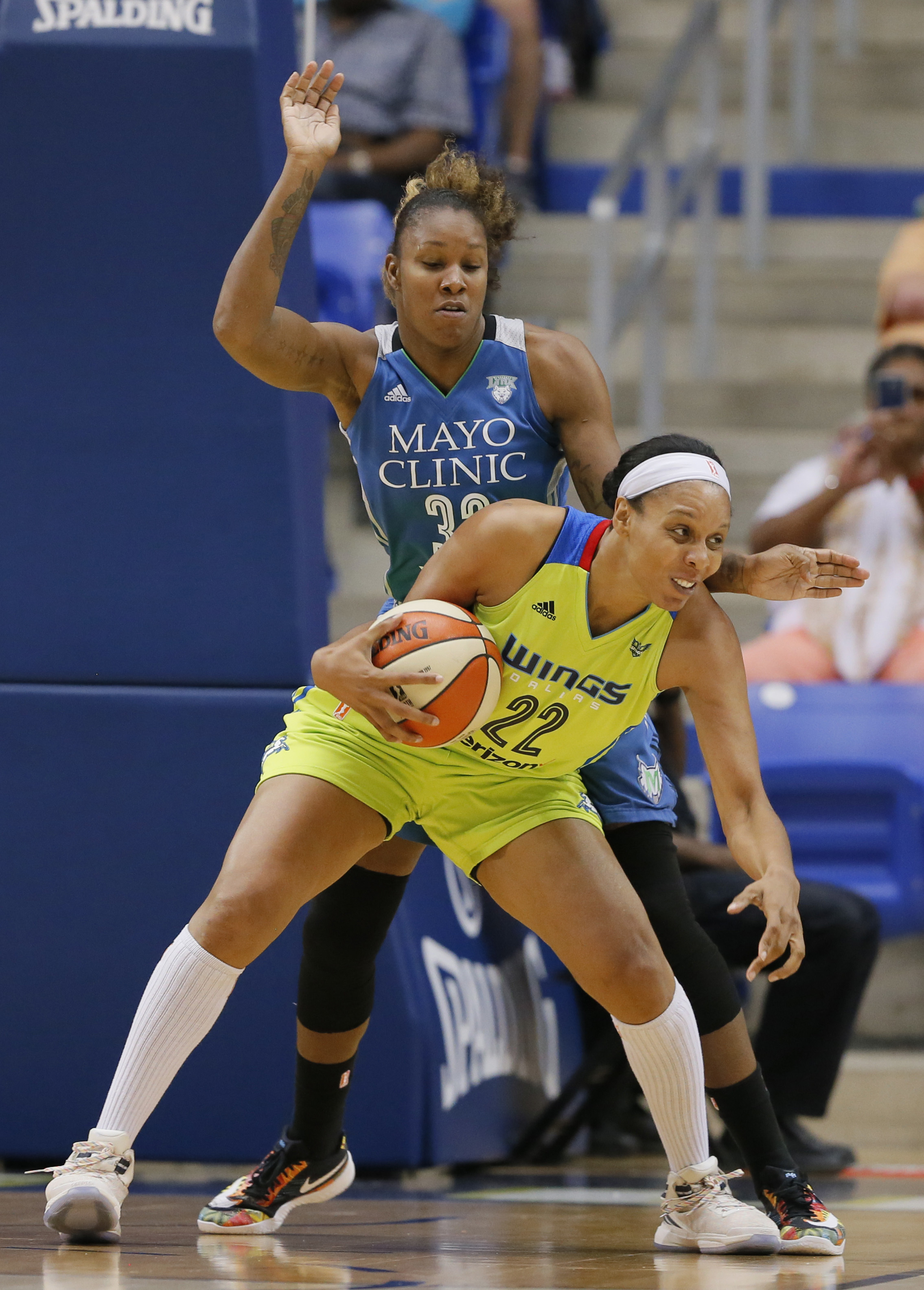 Augustus, Moore help Lynx beat Wings 98-97 in OT