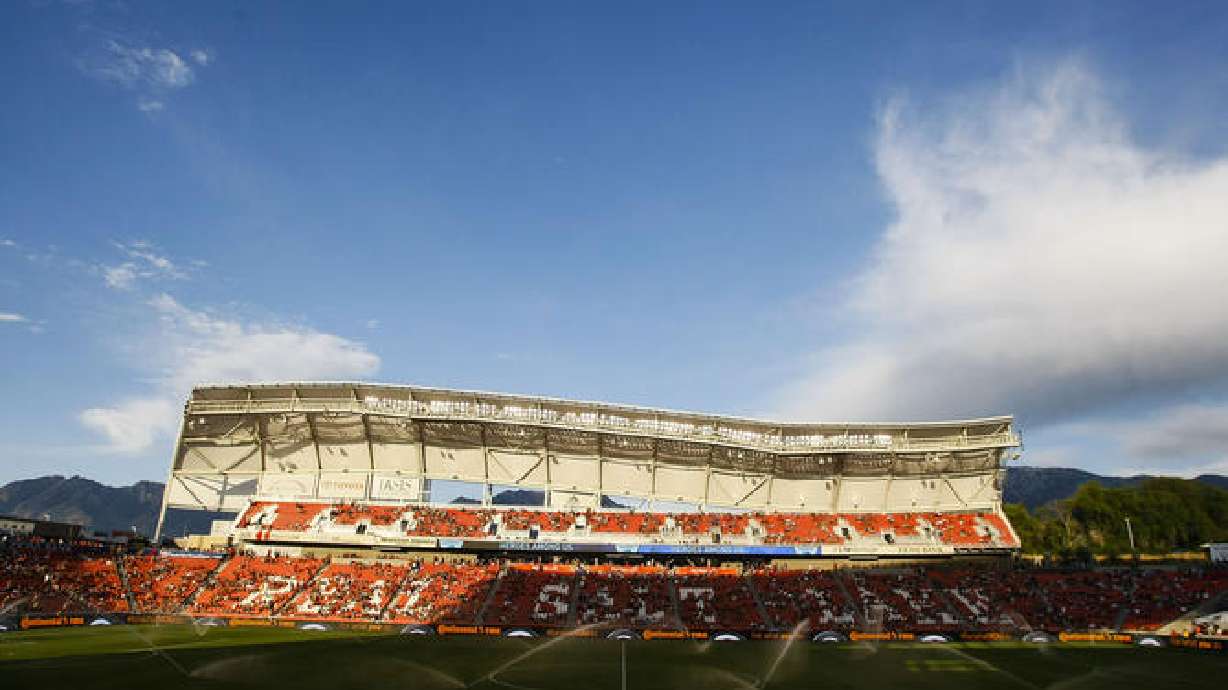 Opinion: Why you should care if your favorite team bans a columnist