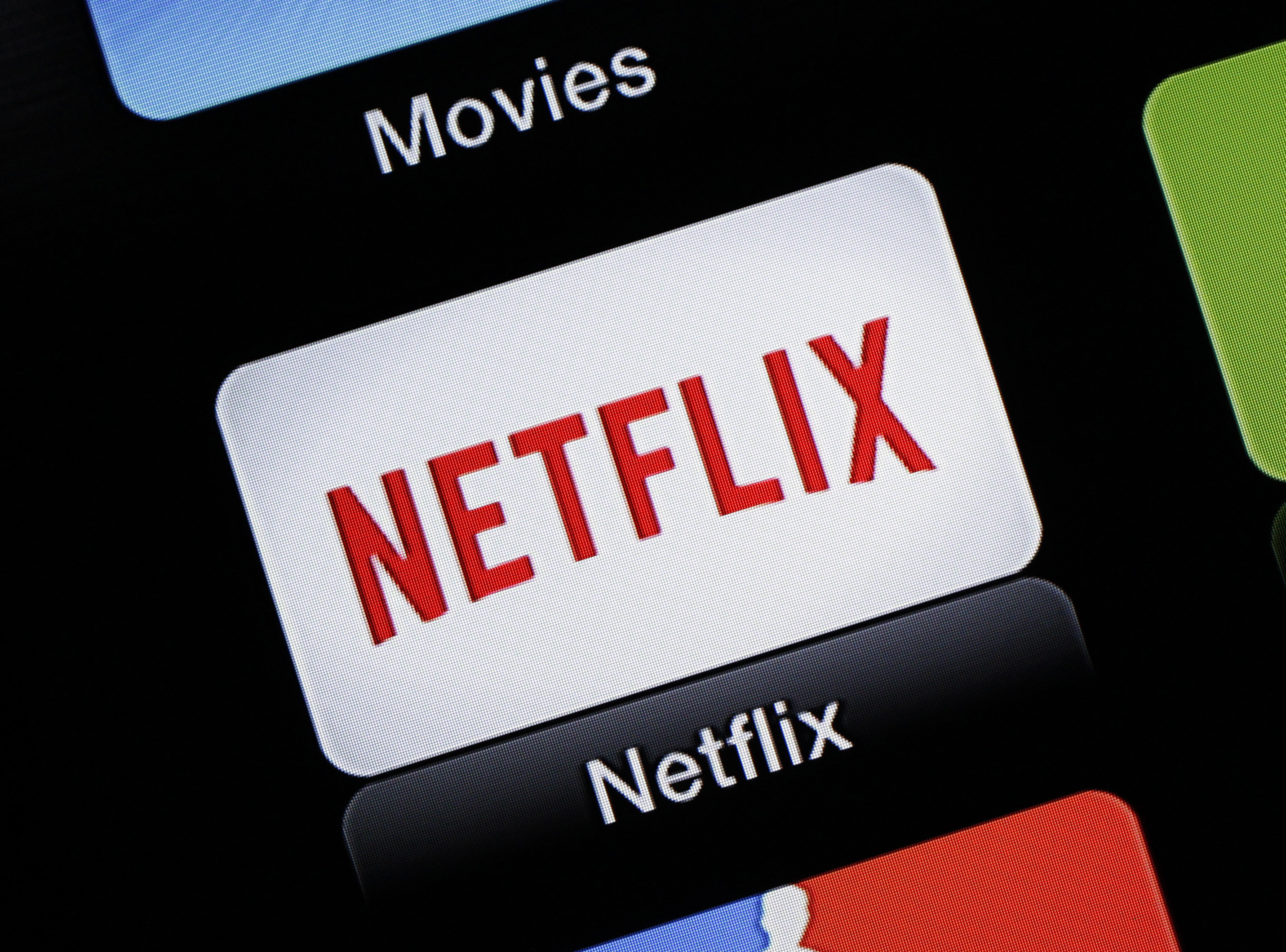 Netflix beats 2Q profit forecasts