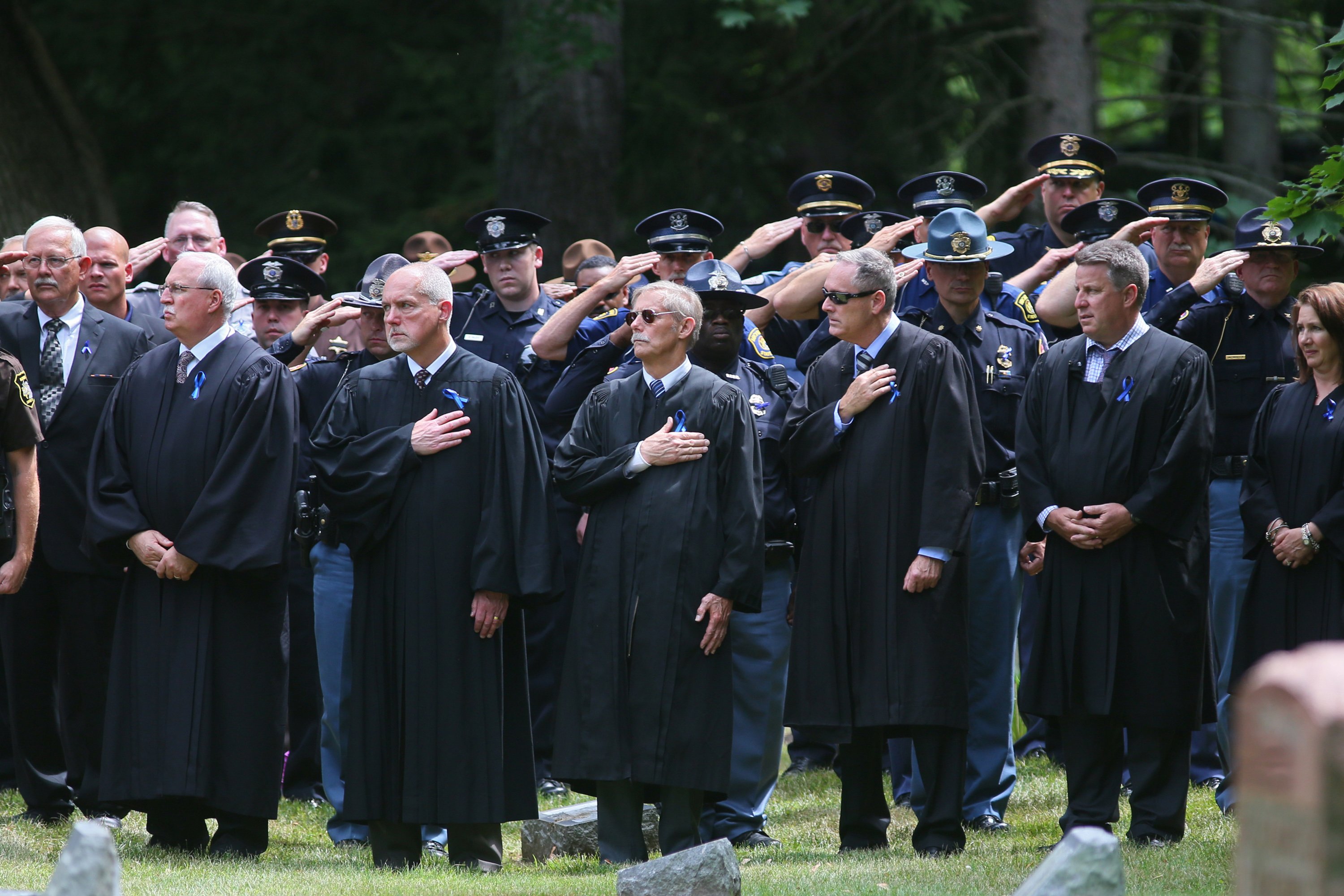 Funeral for Michigan bailiff killed at court draws hundreds