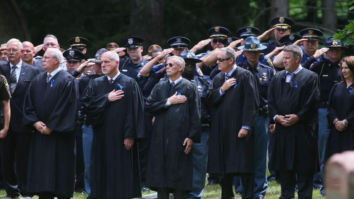 Funeral for Michigan bailiff killed at court draws hundreds