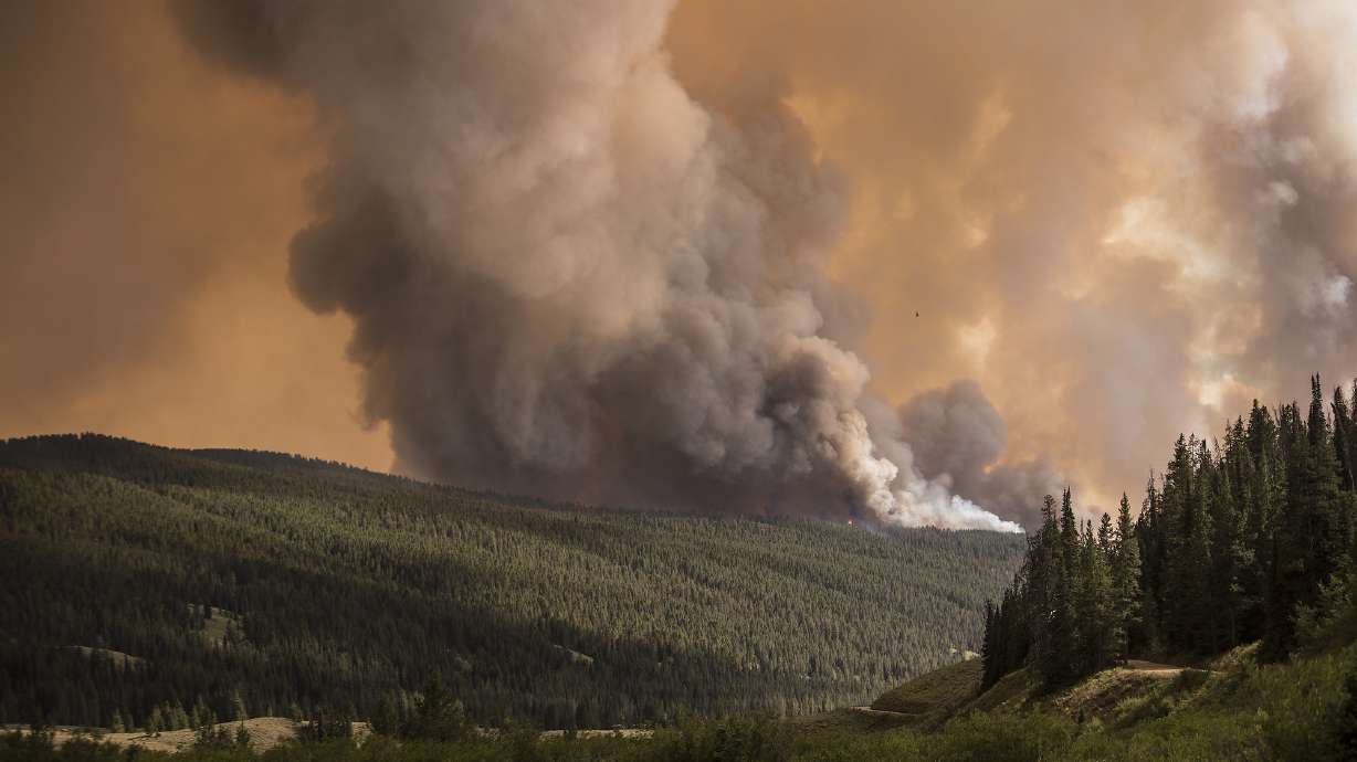 The Latest: Strong winds keep highway to Yellowstone closed