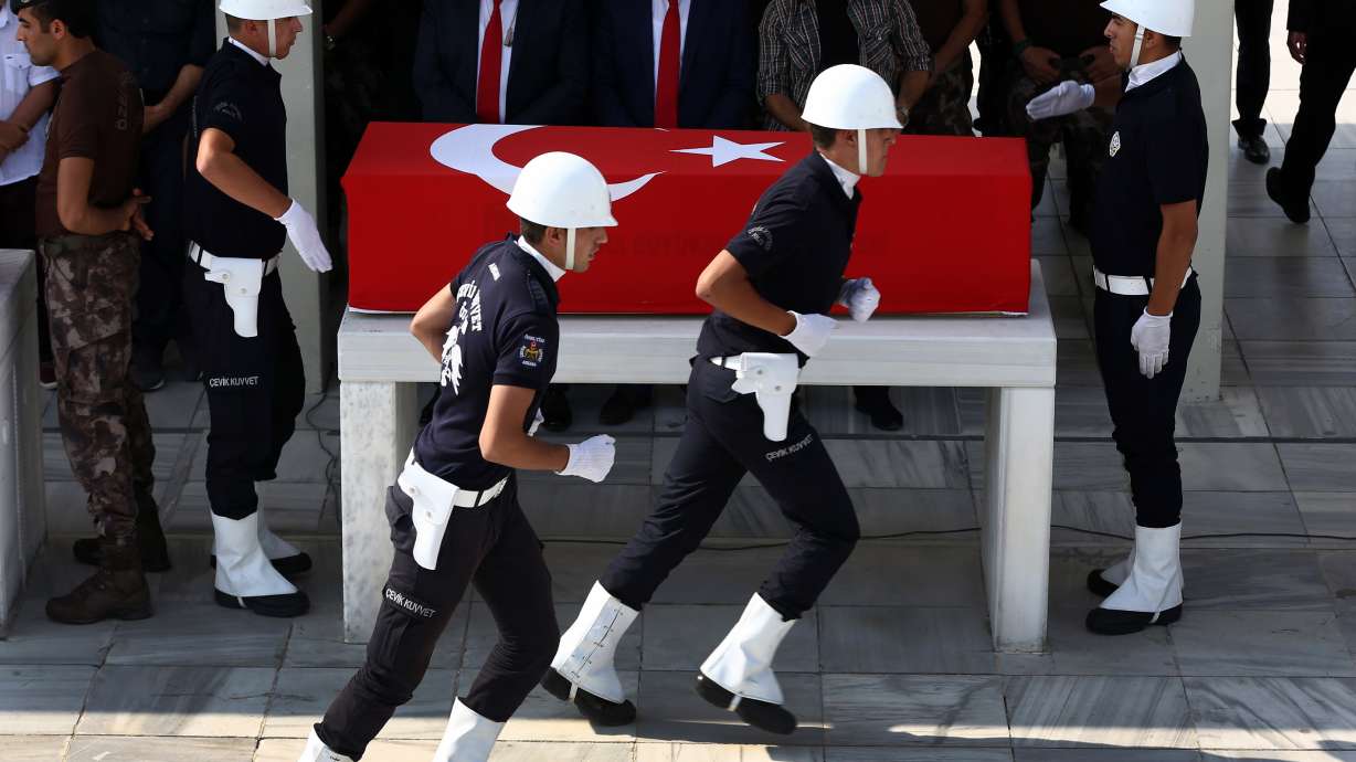 Mario Gomez leaves Besiktas because of political situation