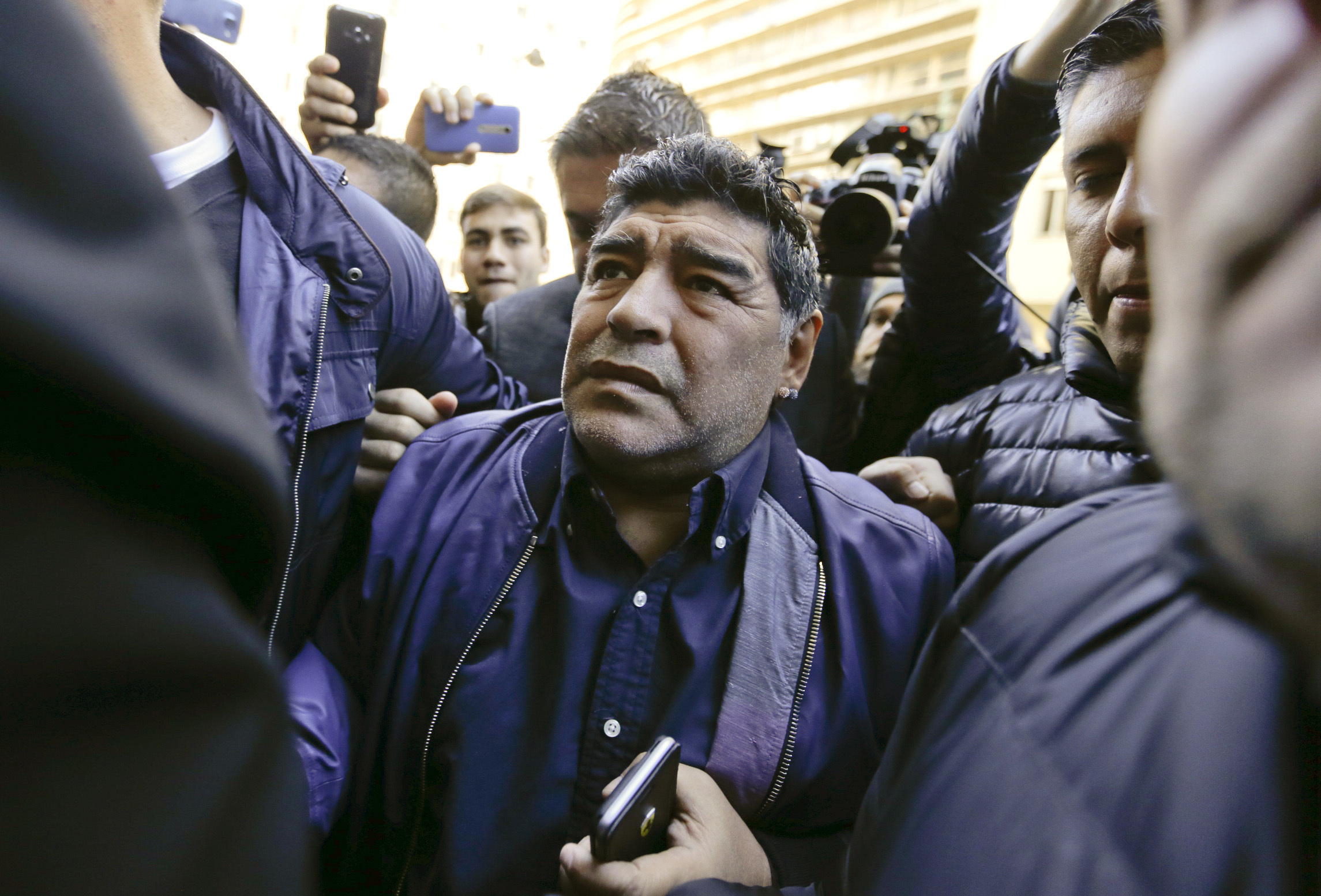 Maradona wants to coach Argentina again, this time for free
