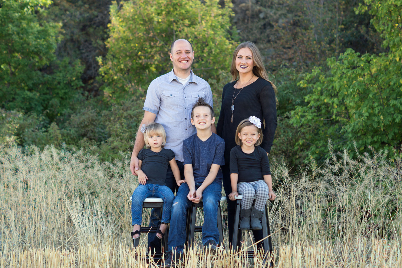Whitney Gomez with her husband, Martel, and three children Kingston (center), Sienna (right) and Gemma (left). Gomez is a Utah mother of three beginning to chase her dream of making the Olympics as a boxer. (Photo: Photo courtesy of Whitney Gomez)