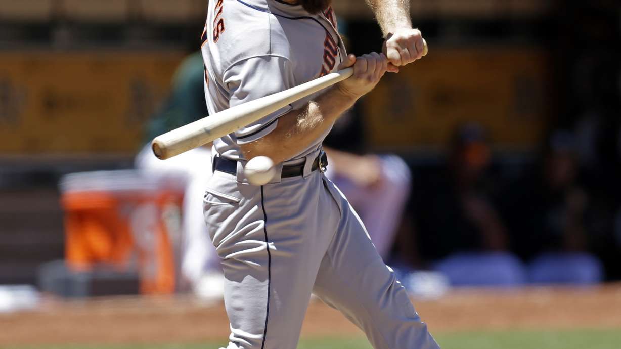 Fister, Altuve, spark Astros in 7-0 win over A's