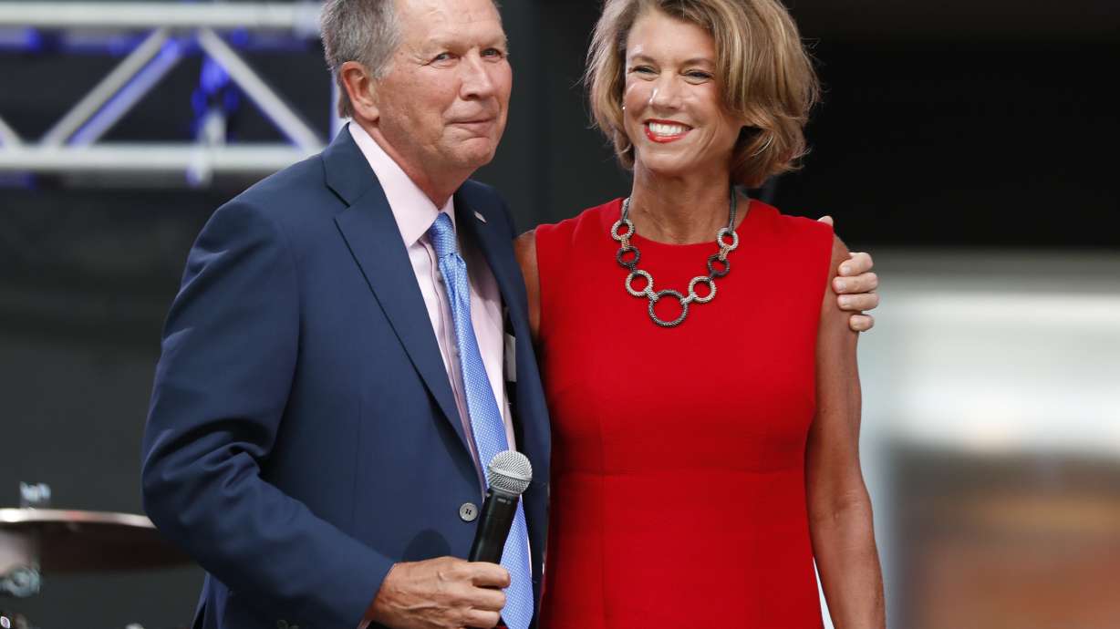 The Latest: Convention's balloon drop doesn't disappoint