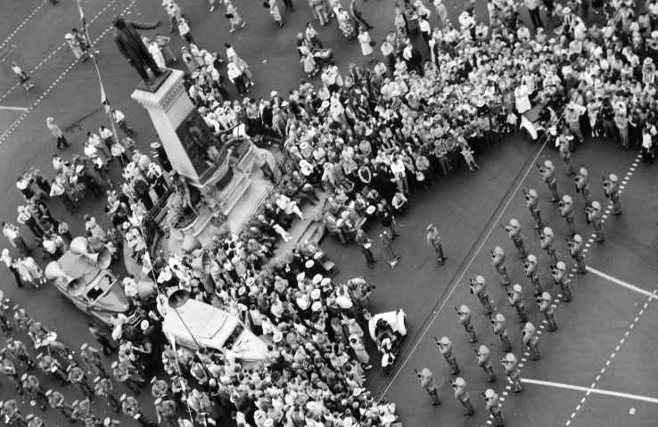 Ceremonies centered around the Brigham Young monument at the end of the Centennial Caravan of the Sons of the Utah Pioneers on July 24, 1947. (Photo: Utah State Historical Society)