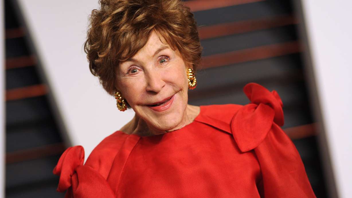 Betsy Bloomingdale, Reagan friend and philanthropist, dies