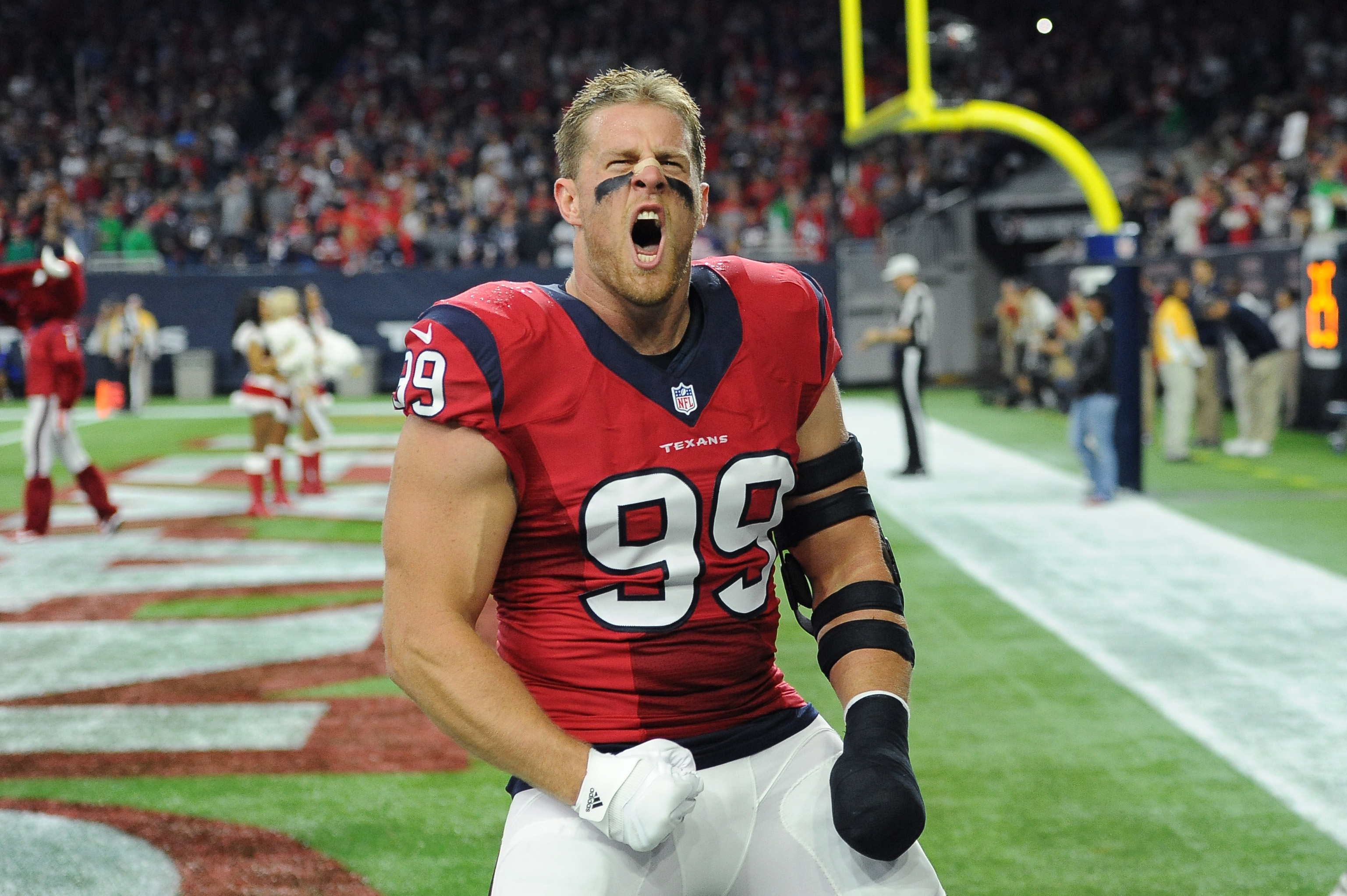 AP Source: Texans star J.J. Watt has back surgery