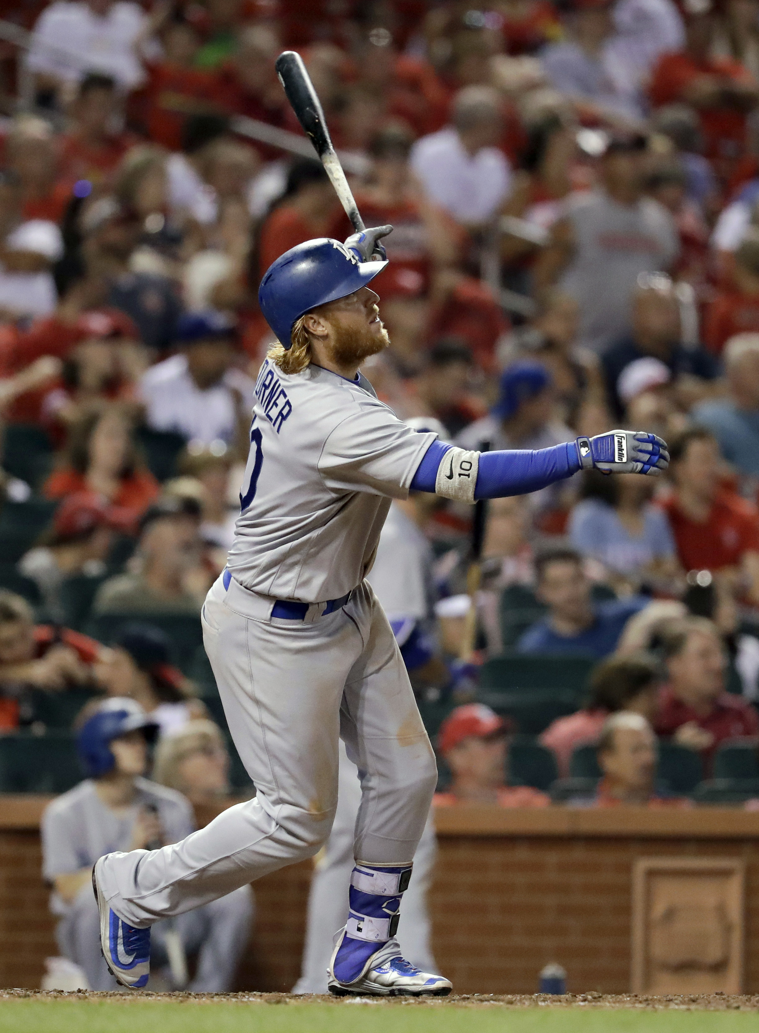 Adams homers in 16th to lift Cardinals over Dodgers 4-3