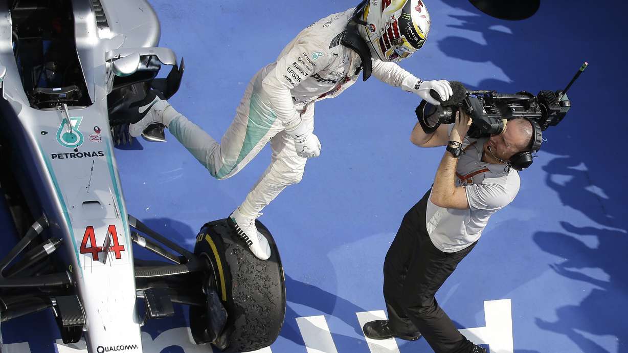 Hamilton wins Hungarian GP to take overall lead from Rosberg