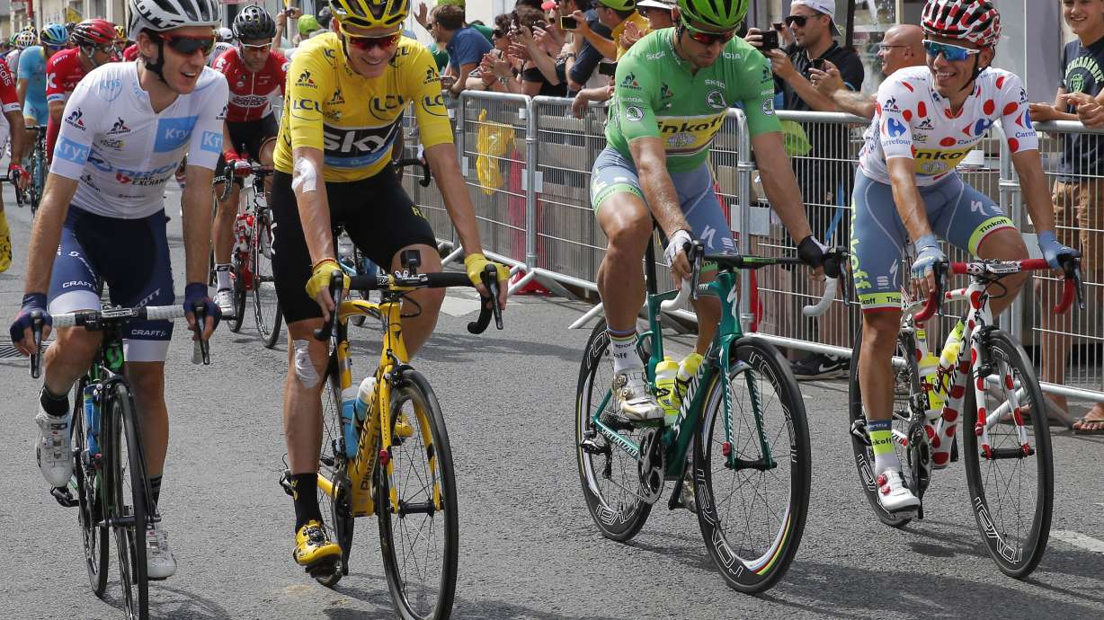 'Vive la France': Froome makes emotional Tour victory speech
