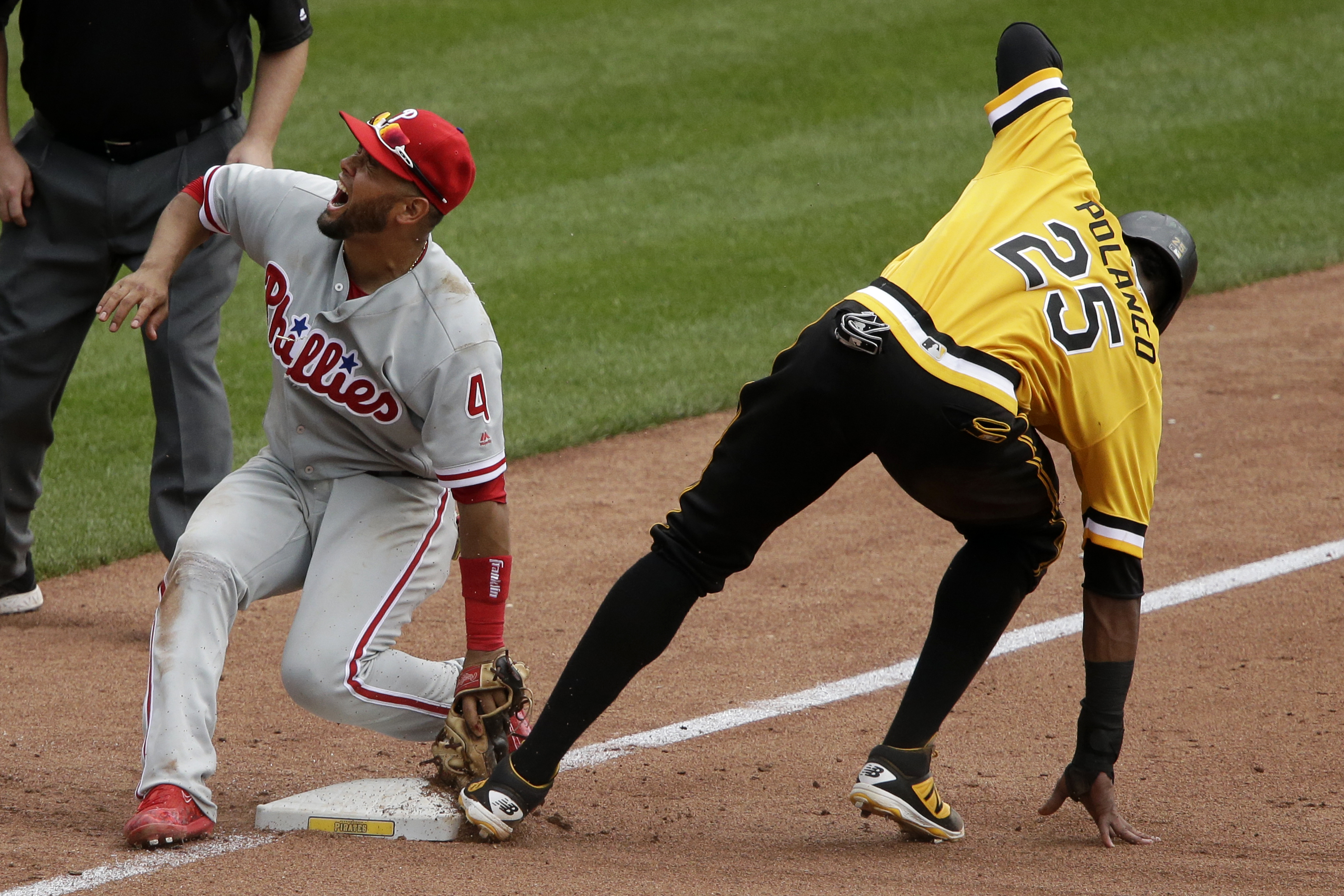 Phillies 3B Blanco leaves game with fractured finger