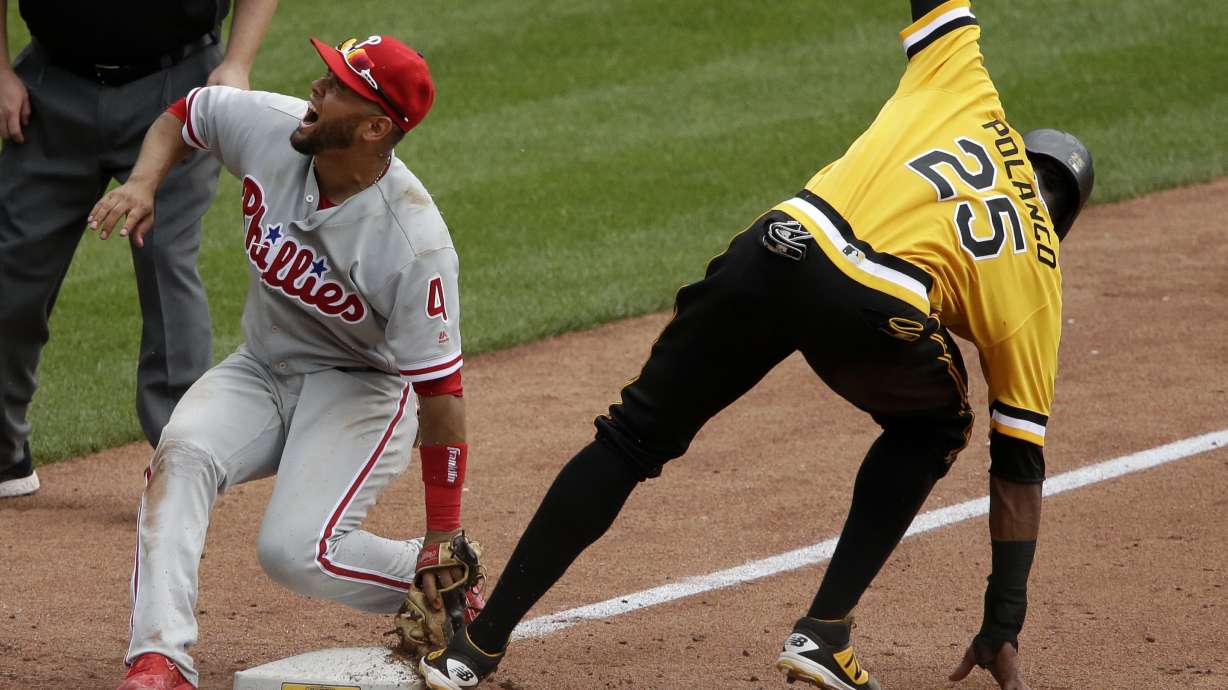 Phillies 3B Blanco leaves game with fractured finger