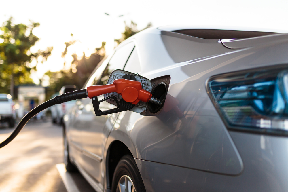 Gas prices drop 7 cents to $2.22 a gallon