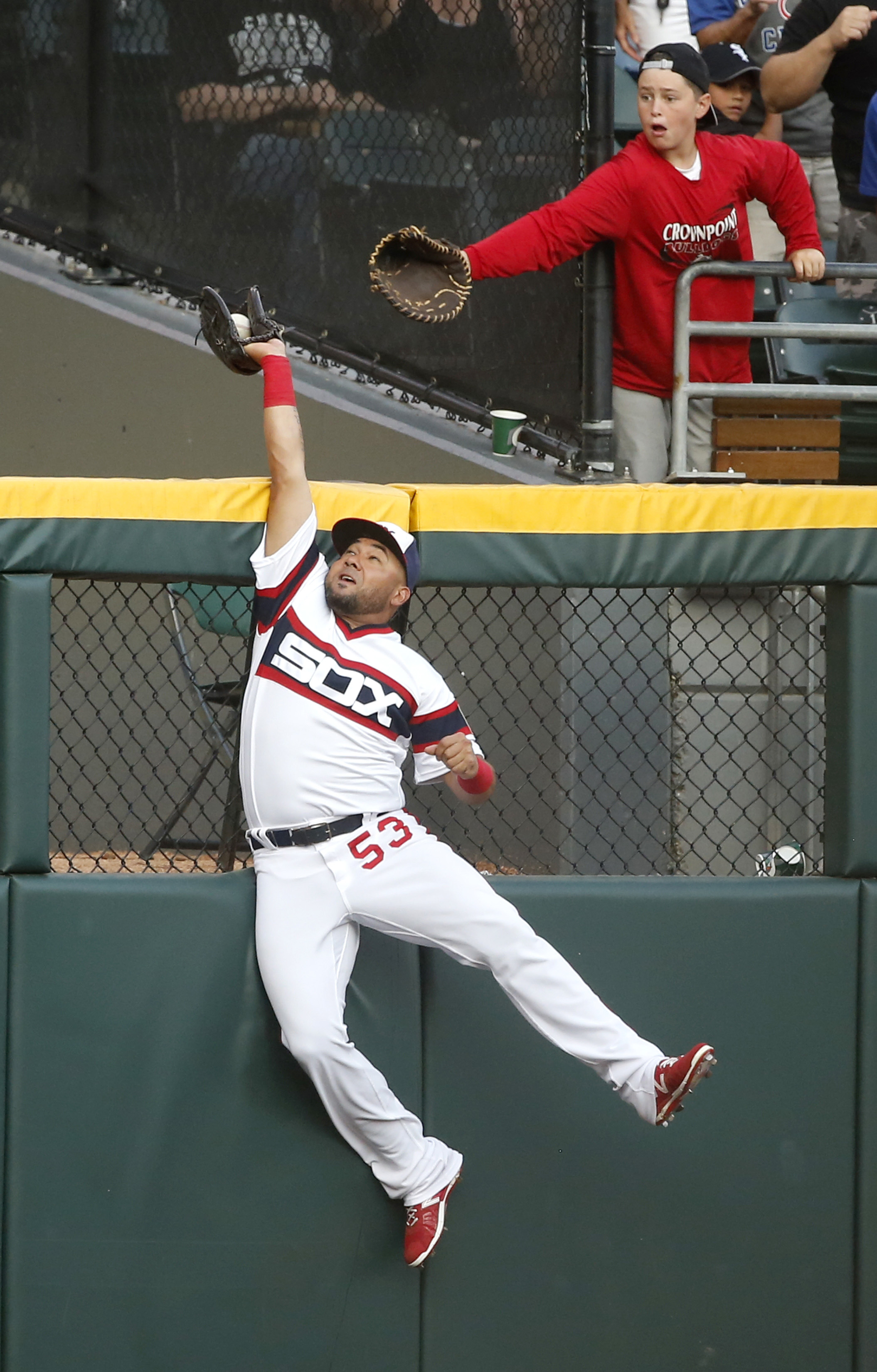 White Sox beat Cubs 5-4 on Saladino's single