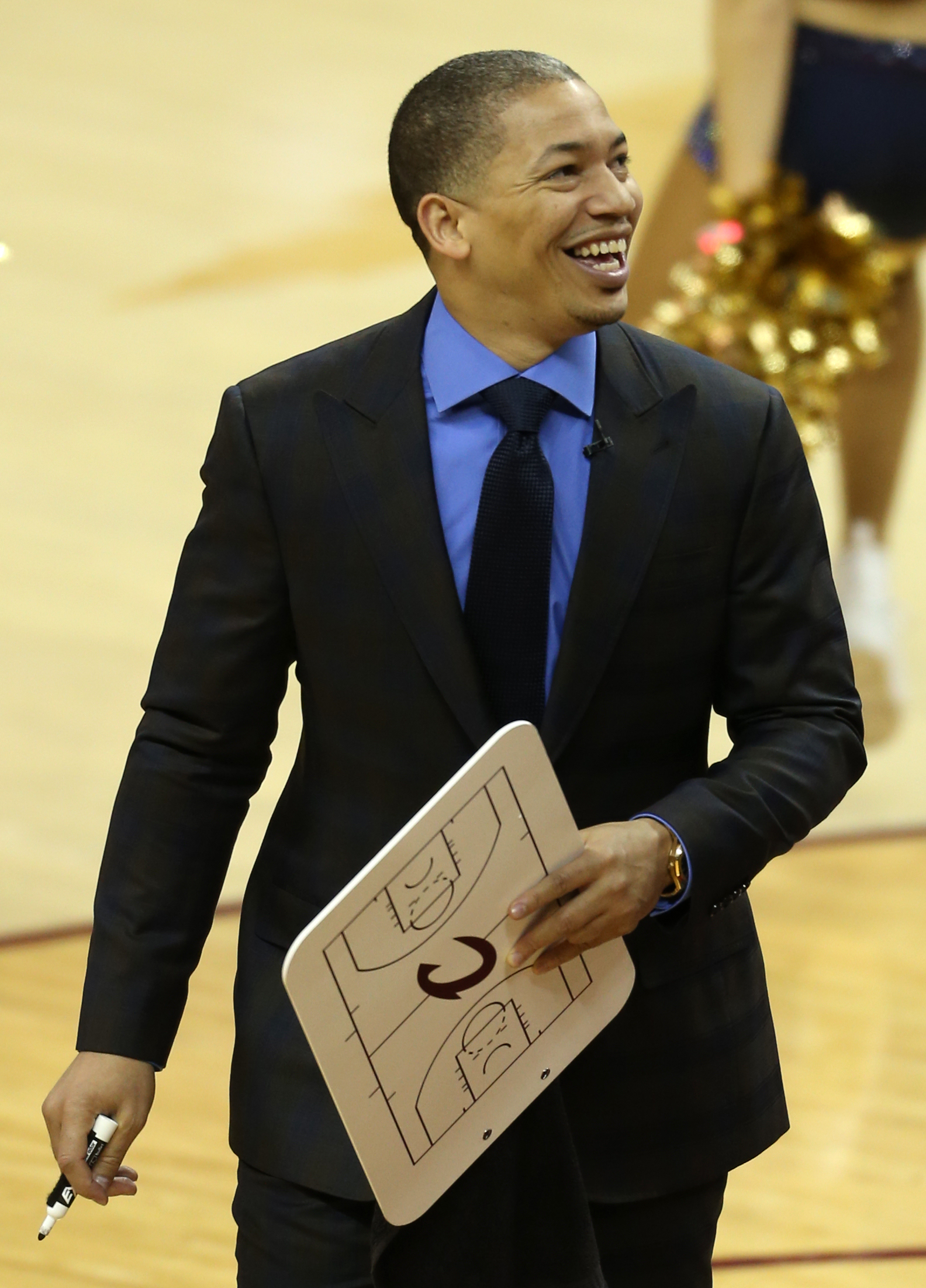 Champion Cavs give coach Tyronn Lue contract extension