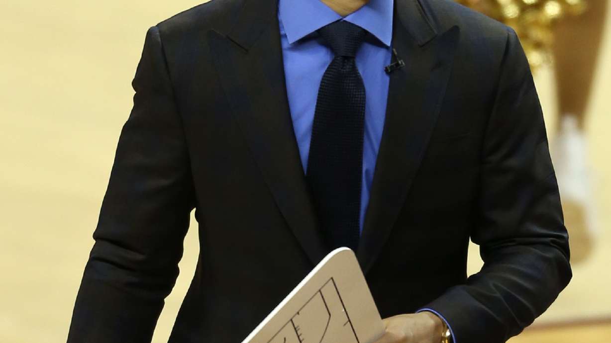 Champion Cavs give coach Tyronn Lue contract extension