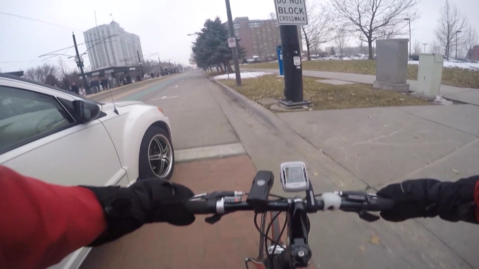 Every year, there are hundreds of accidents involving cars and bikes. But who's breaking the law: drivers or cyclists? KSL Investigators hit the street to see who's at fault. (KSL TV)