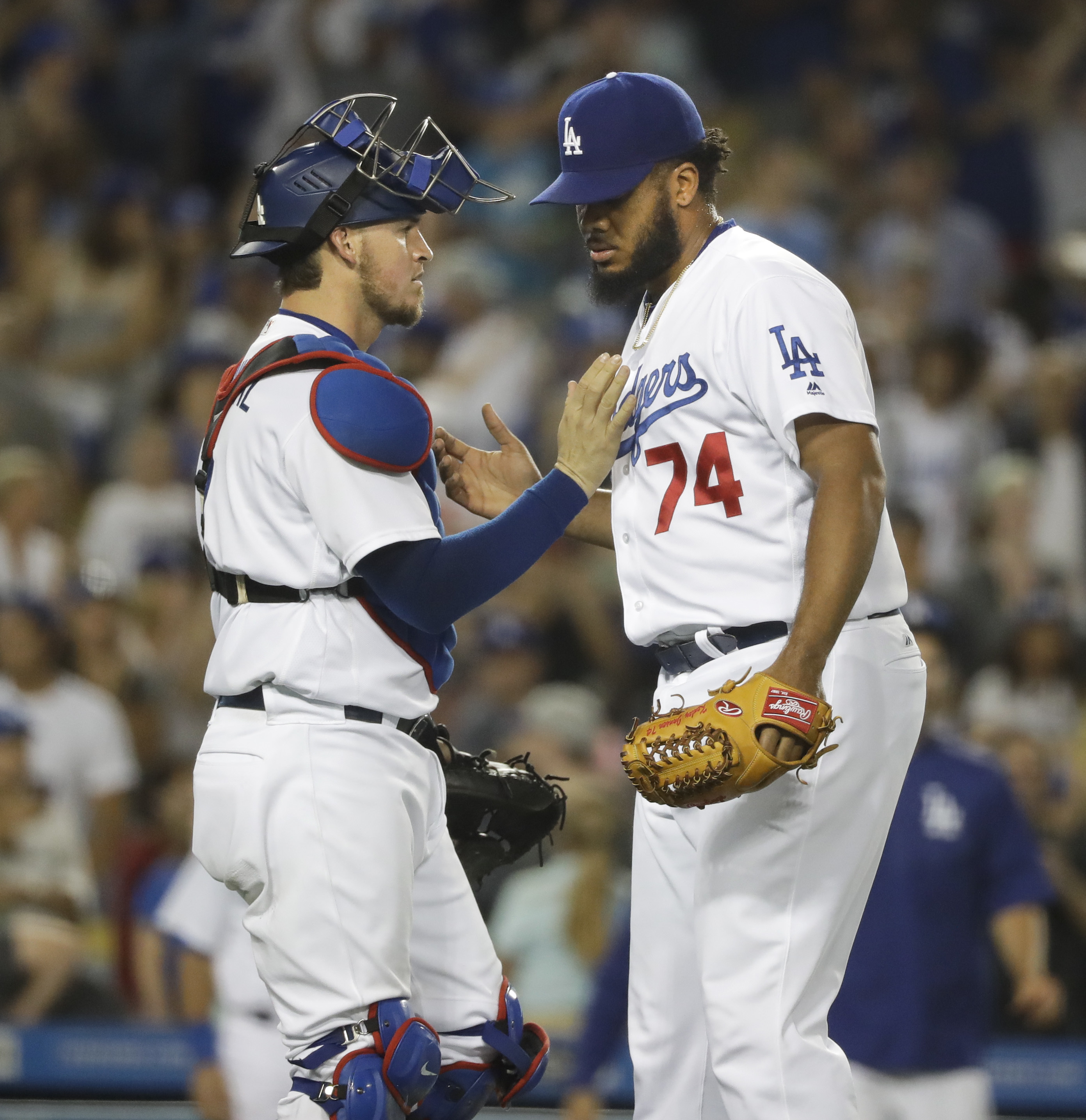 Dodgers hold off Rays 3-2