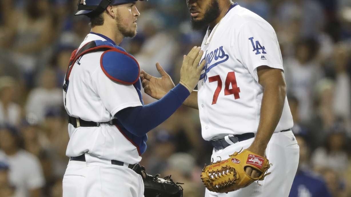 Dodgers hold off Rays 3-2