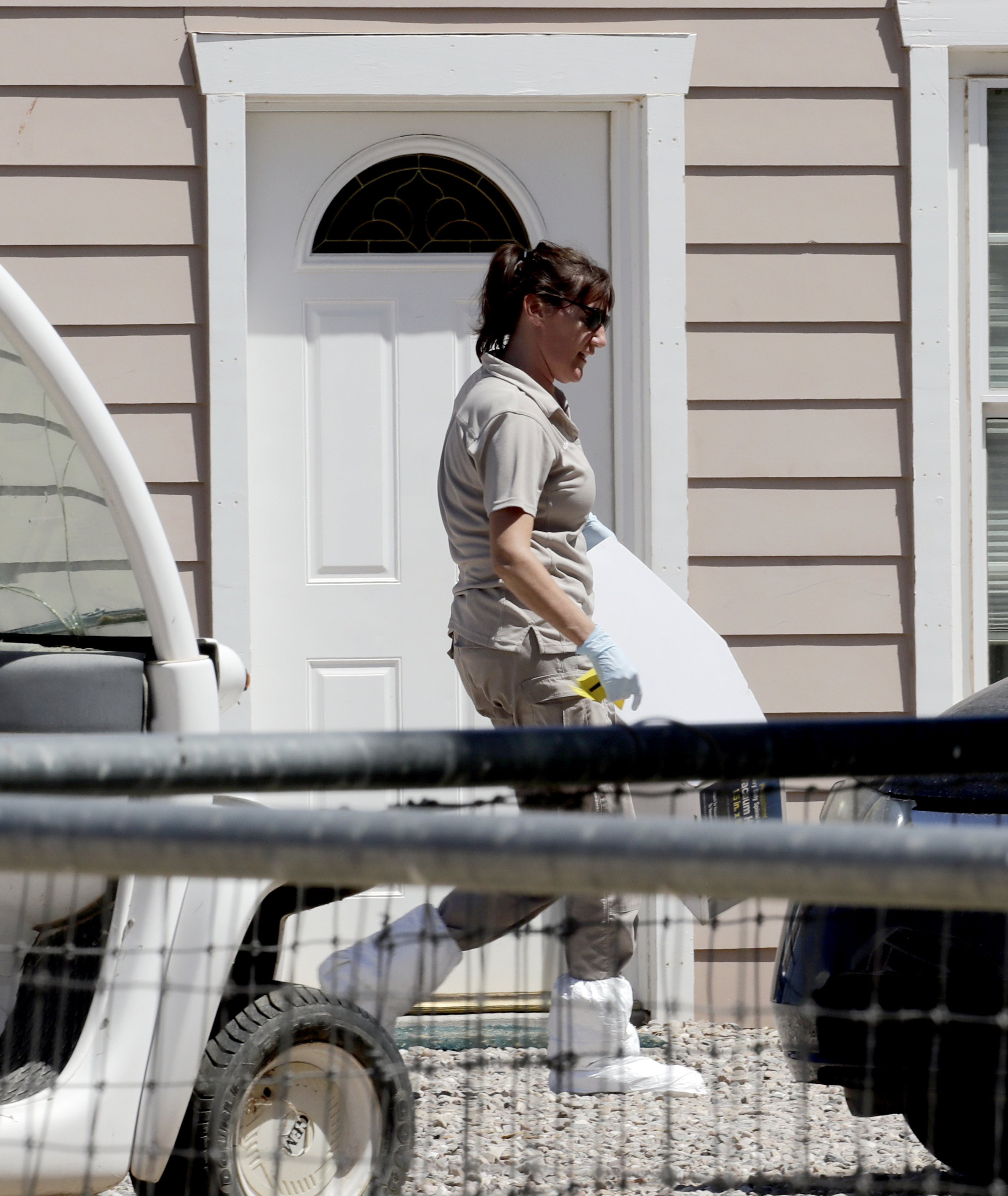Neighbors: Arizona woman found dead with kids was distraught