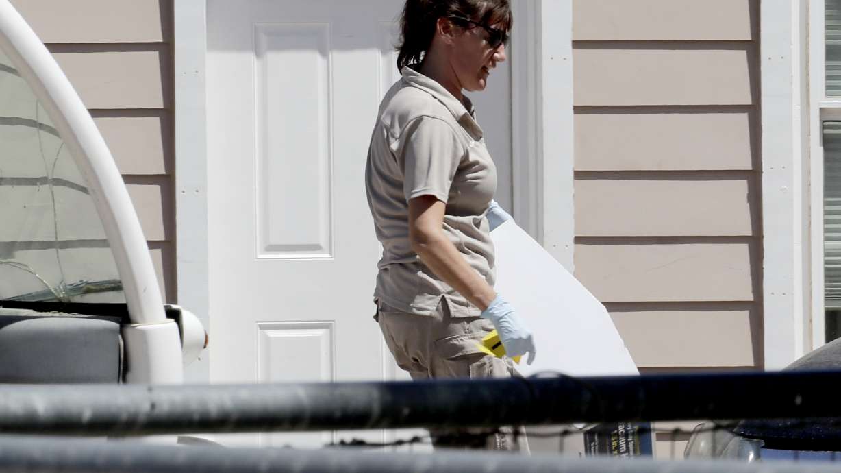 Neighbors: Arizona woman found dead with kids was distraught