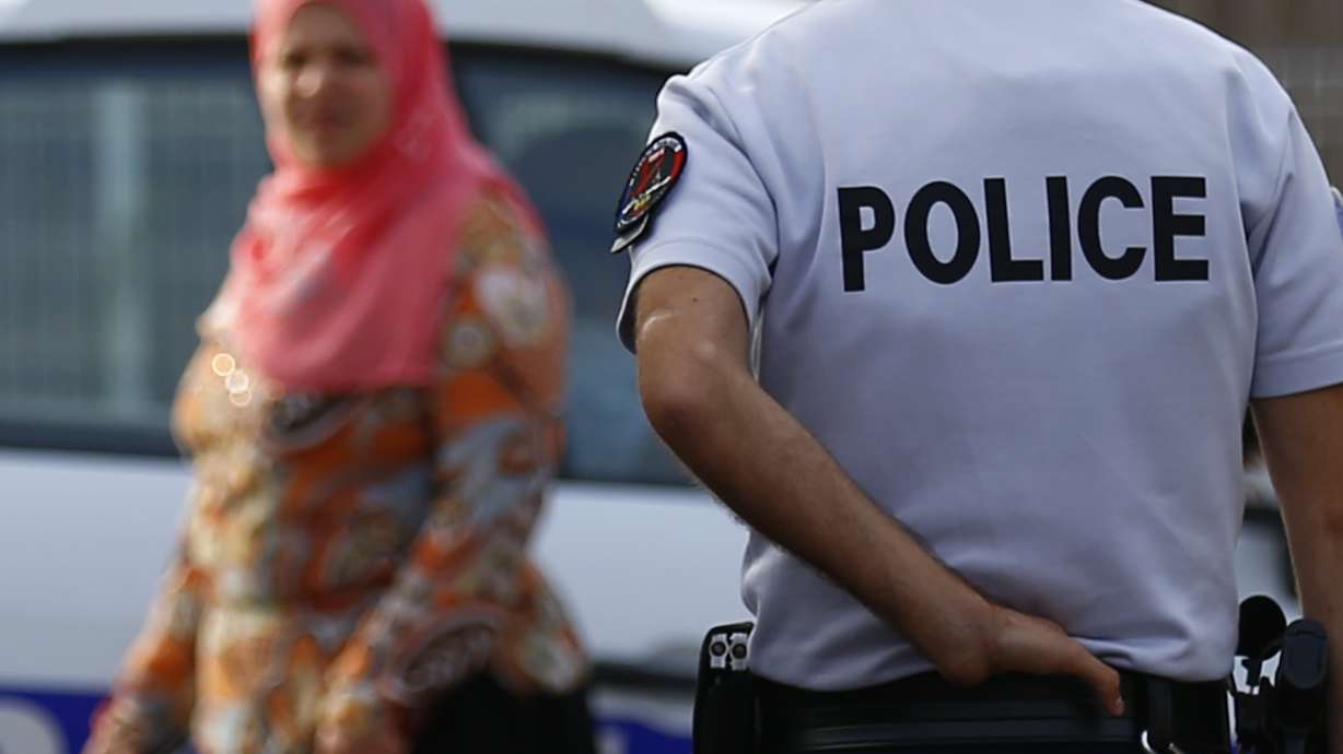Air France warns of drop in travel to France after attacks