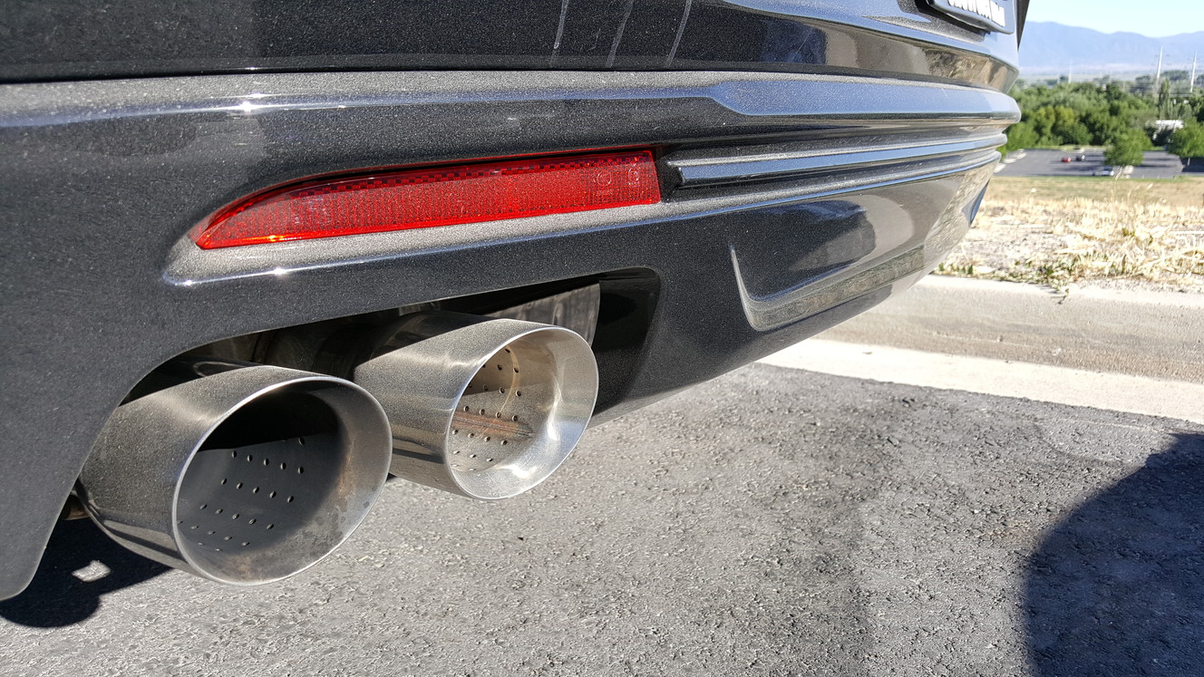Dual exhaust. (Photo: Mike Stapley)