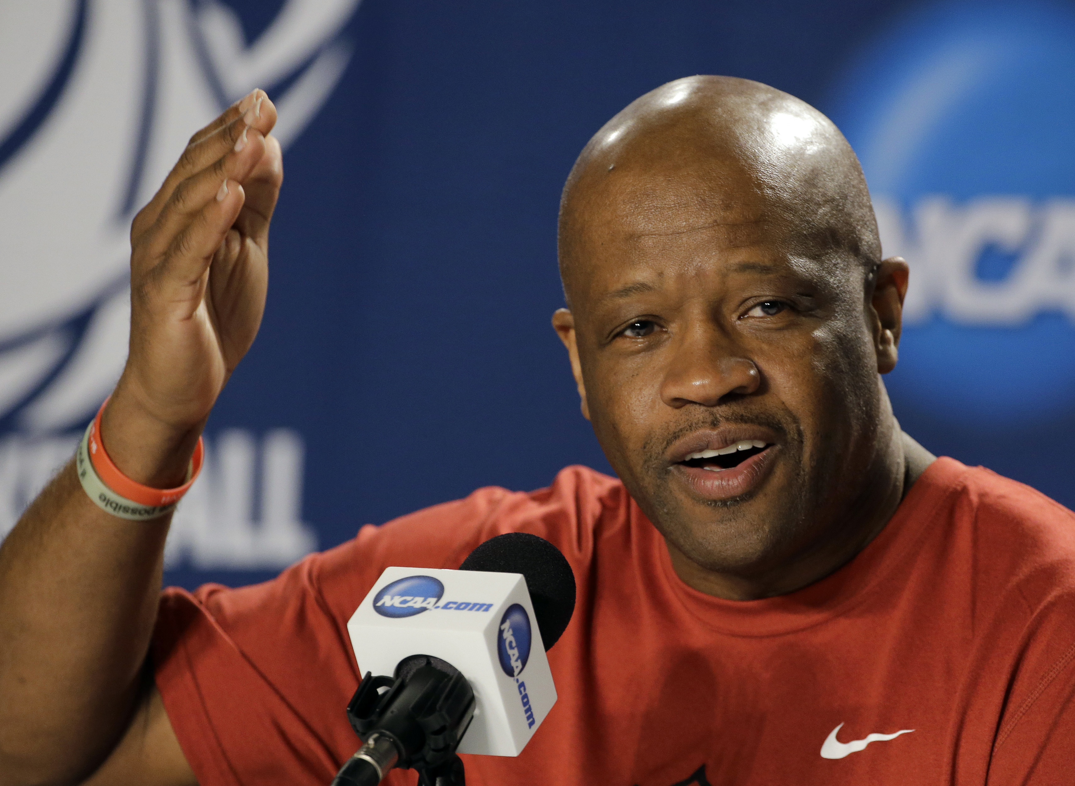 Arkansas using overseas trip to help mesh overhauled roster
