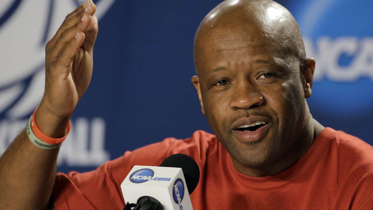 Arkansas using overseas trip to help mesh overhauled roster