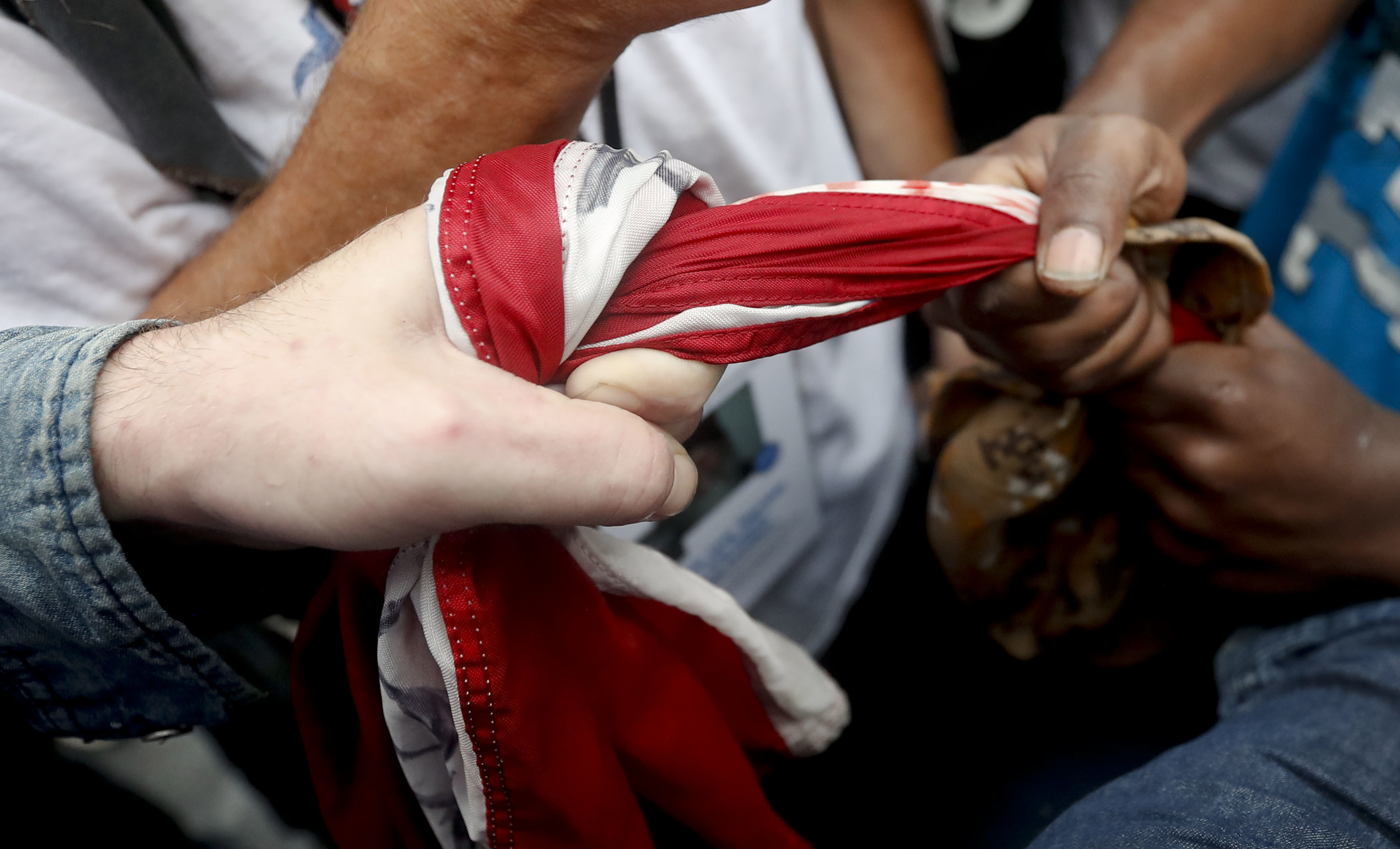Police, protesters at DNC praised for restraint, courtesy