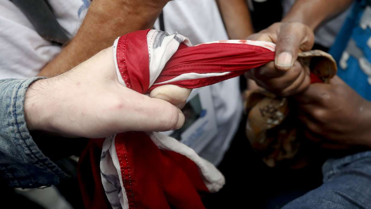 Police, protesters at DNC praised for restraint, courtesy