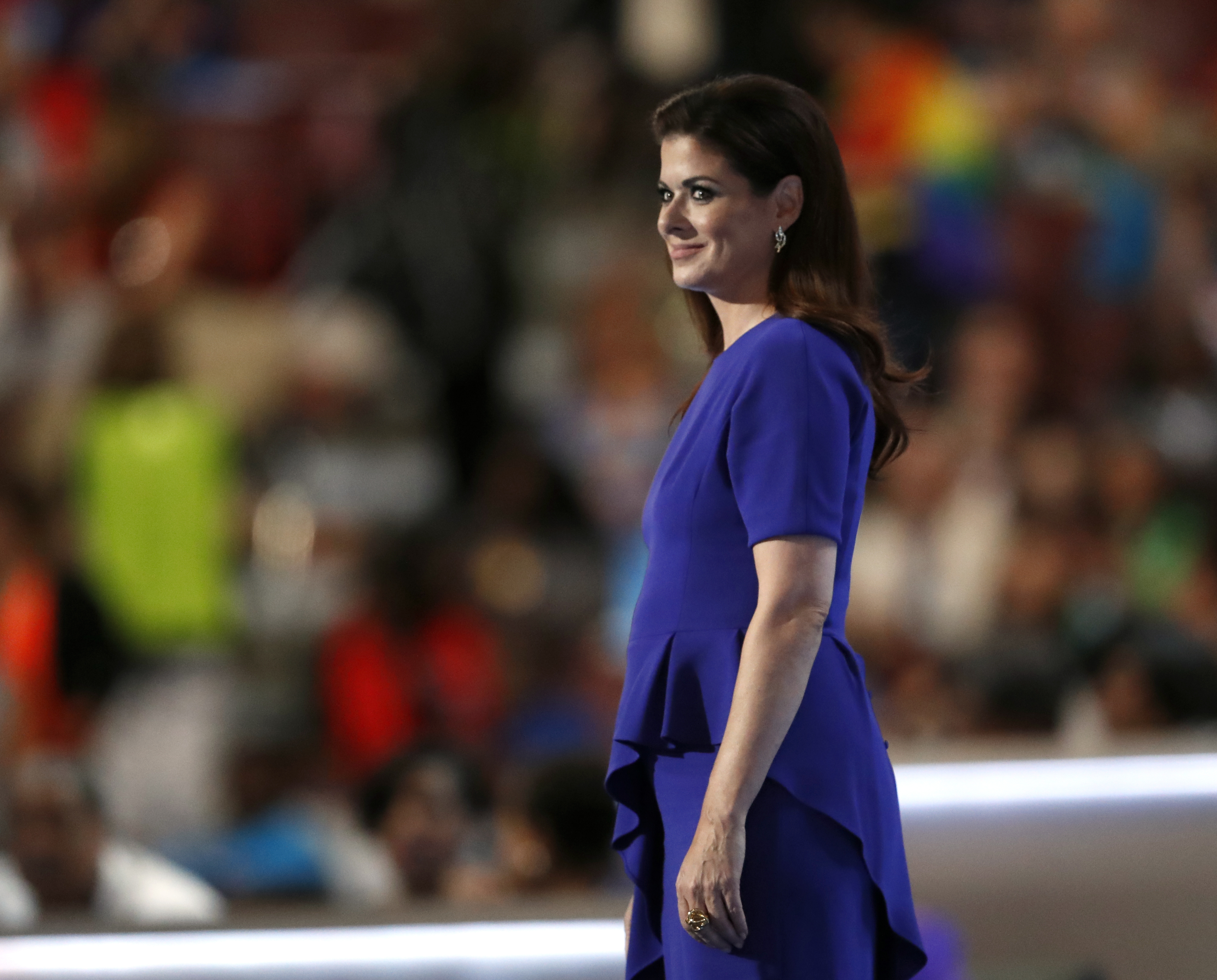 Debra Messing, Blake Shelton spar over presidential campaign