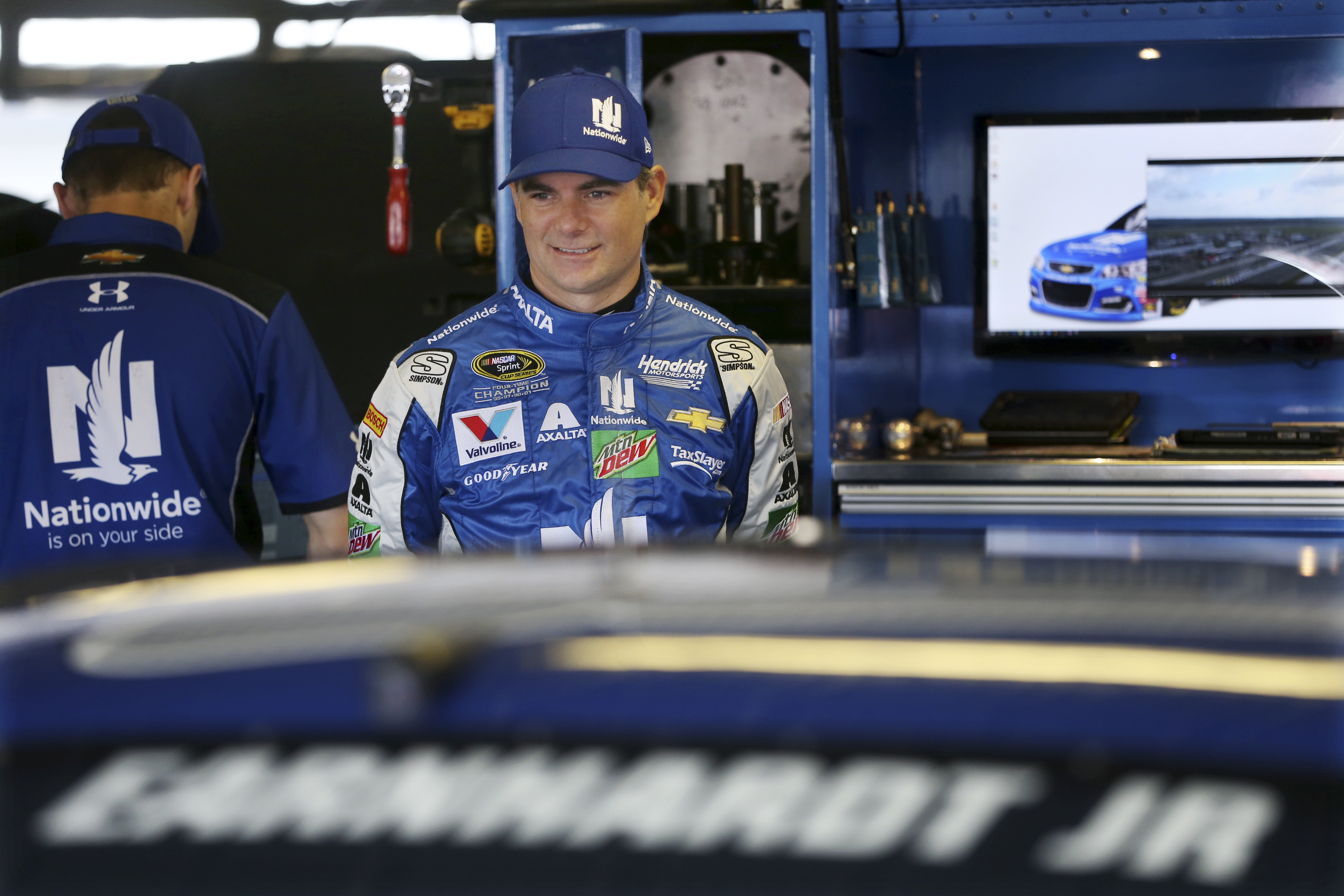 Jeff Gordon willing to sub for Earnhardt as long as needed