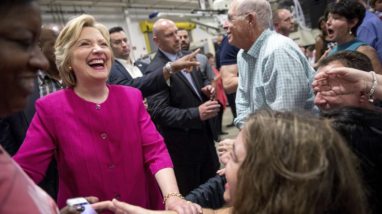 Clinton accuses Trump of 'degrading comments about Muslims'