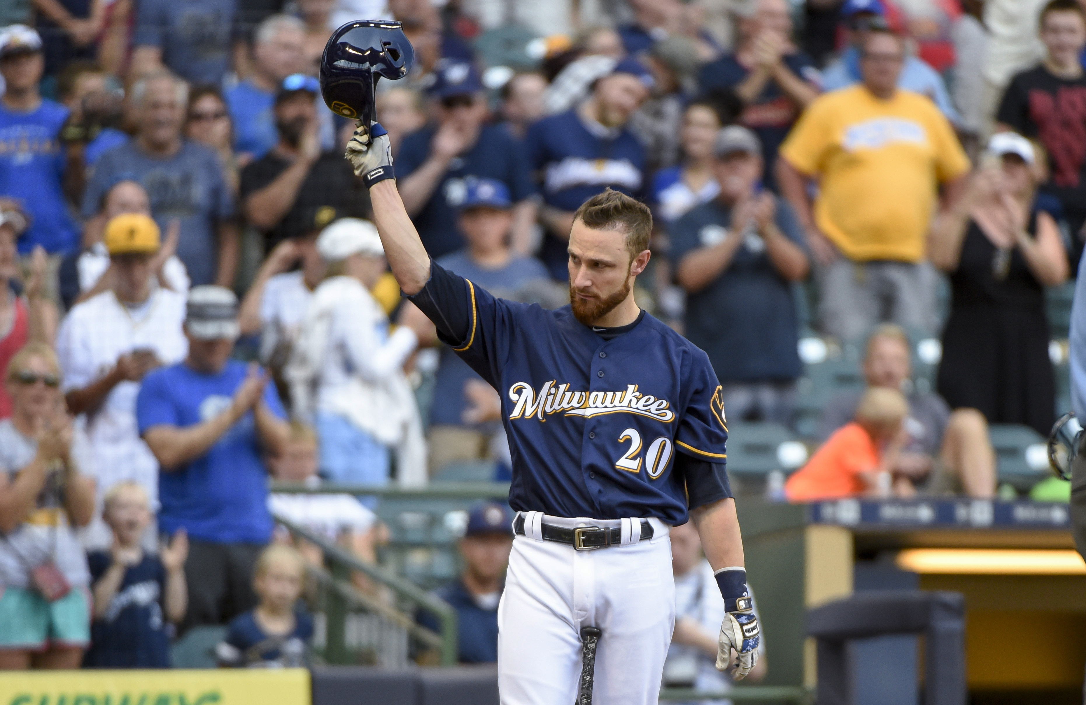 Lucroy draws ovation as pinch-hitter, Brewers sweep Pirates