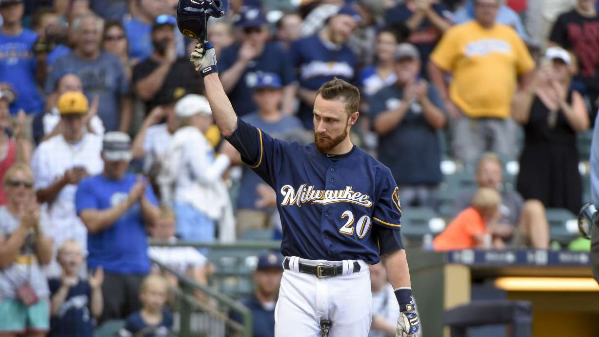 Lucroy draws ovation as pinch-hitter, Brewers sweep Pirates
