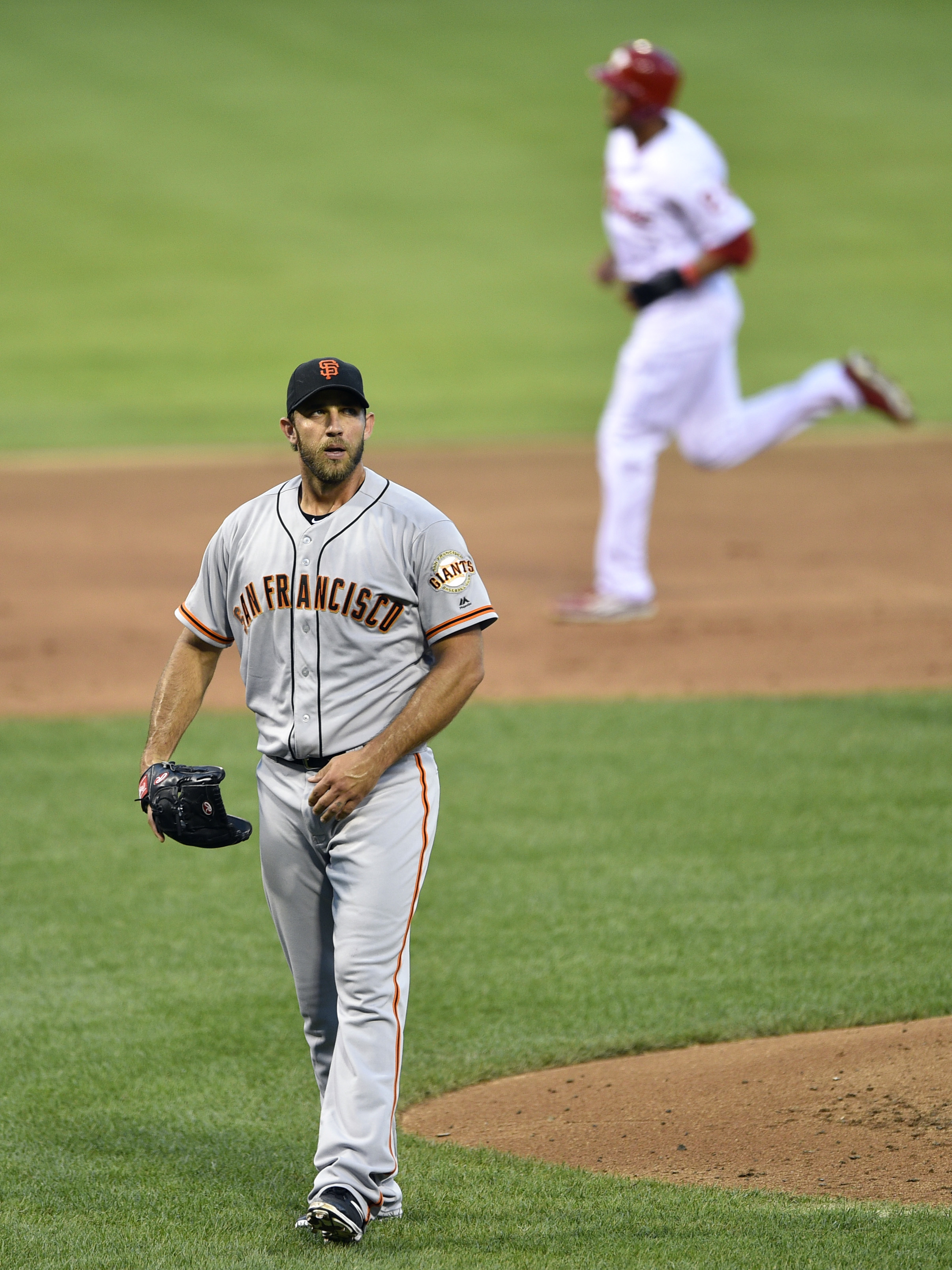 Altherr homers, drives in 5 to lead Phillies past Giants