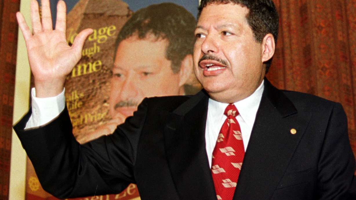 Egyptian chemist Zewail, Nobel prize-winner, dies at 70
